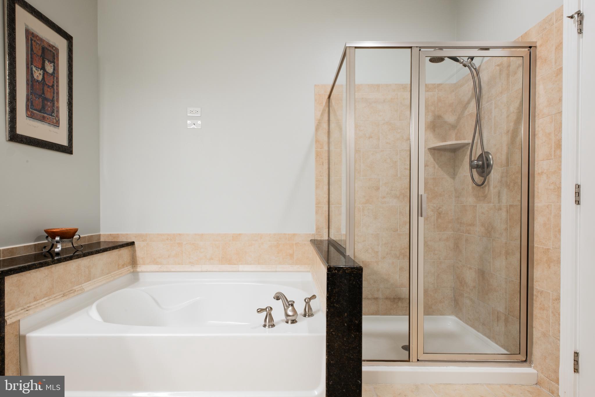 NAVAL SQUARE - Residential Lease