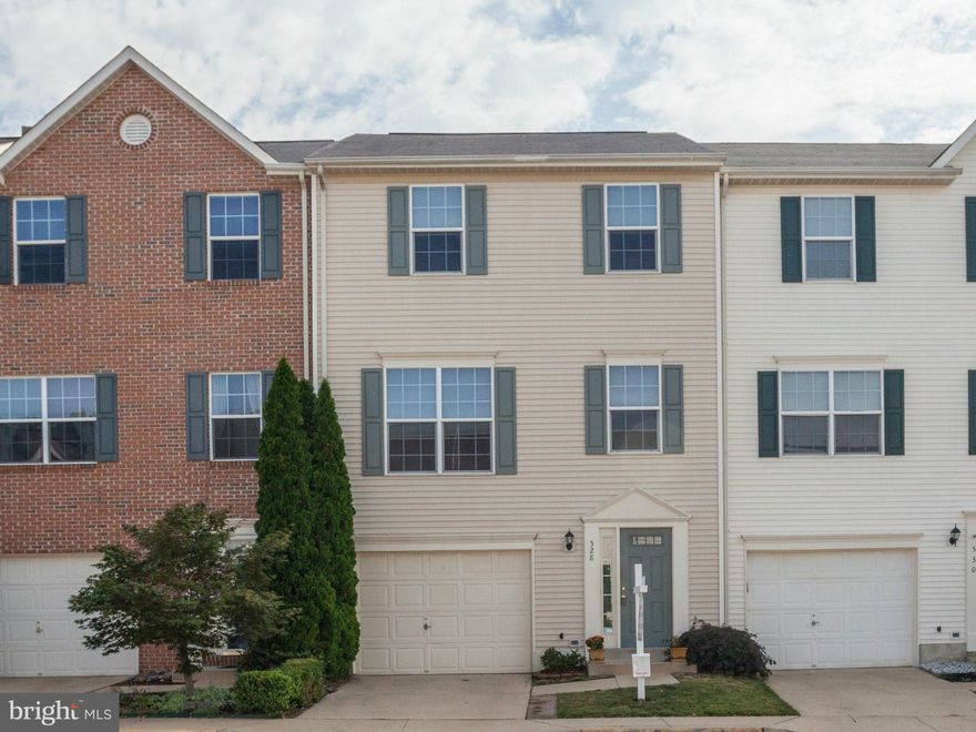 Spacious, Sunny, 3BD, 2.5 BA, TH  w/  One Car Garage! Large Open Kitchen w/ Center Island, Separate Breakfast Room Walks Out To Deck & Sizable Back Yard. Separate Dining RM, Large Open Living RM.  MBR Features Luxury Bath w/ Corner Tub, Dual Sinks, Sep Shower & W/I Closet, Upper Lvl Laundry w/ Front Loading W&D, Walk Out Basement. Home Boast Lots Of Storage Options, THIS IS A MUST SEE PROPERTY.