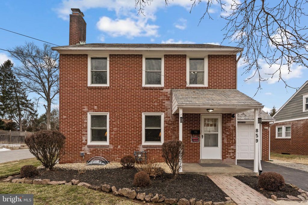 Photo of 859 Walnut Street, ROYERSFORD, PA 19468 (MLS # PAMC2169222)