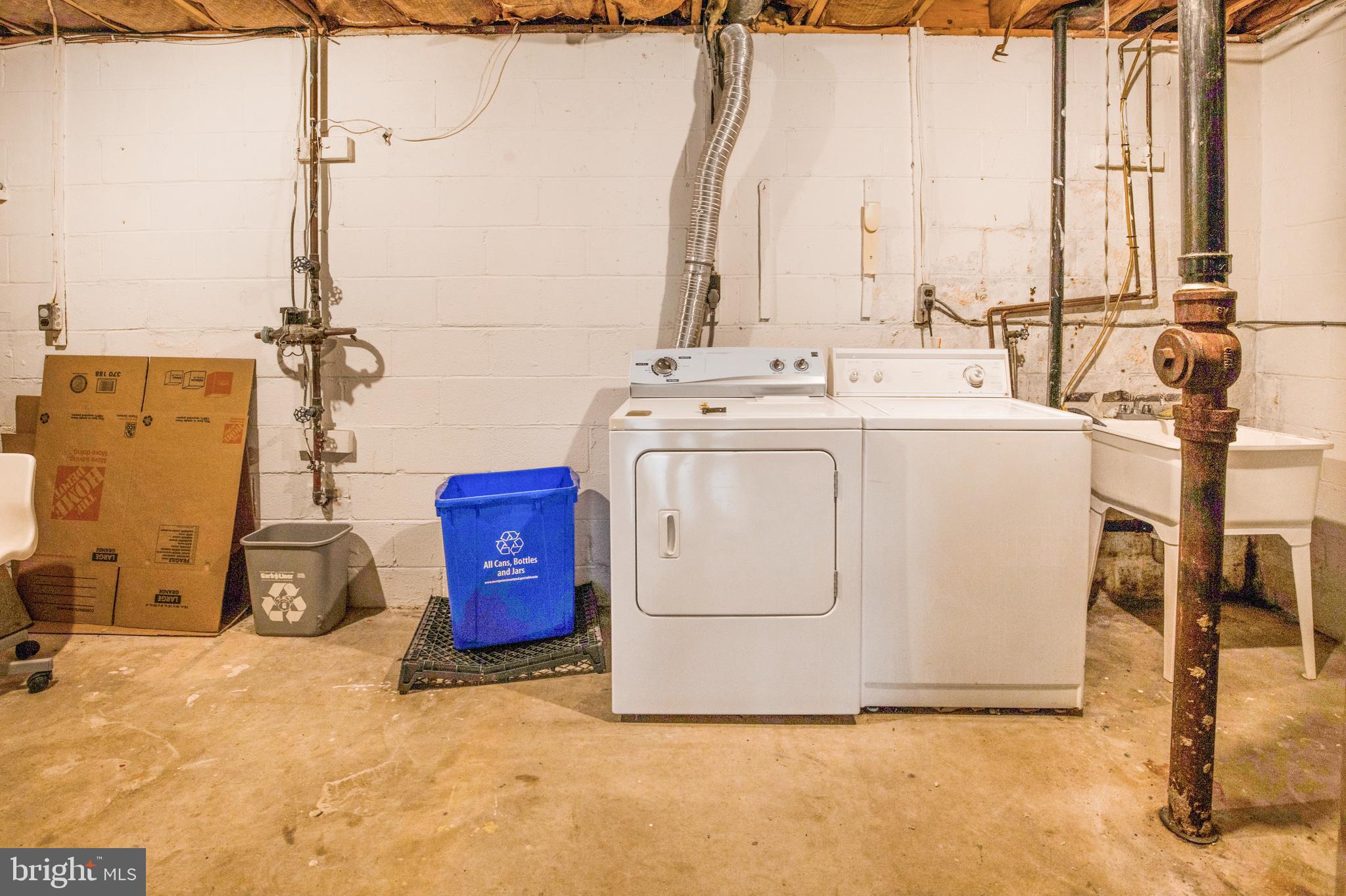 REDLAND STATION - Residential Lease