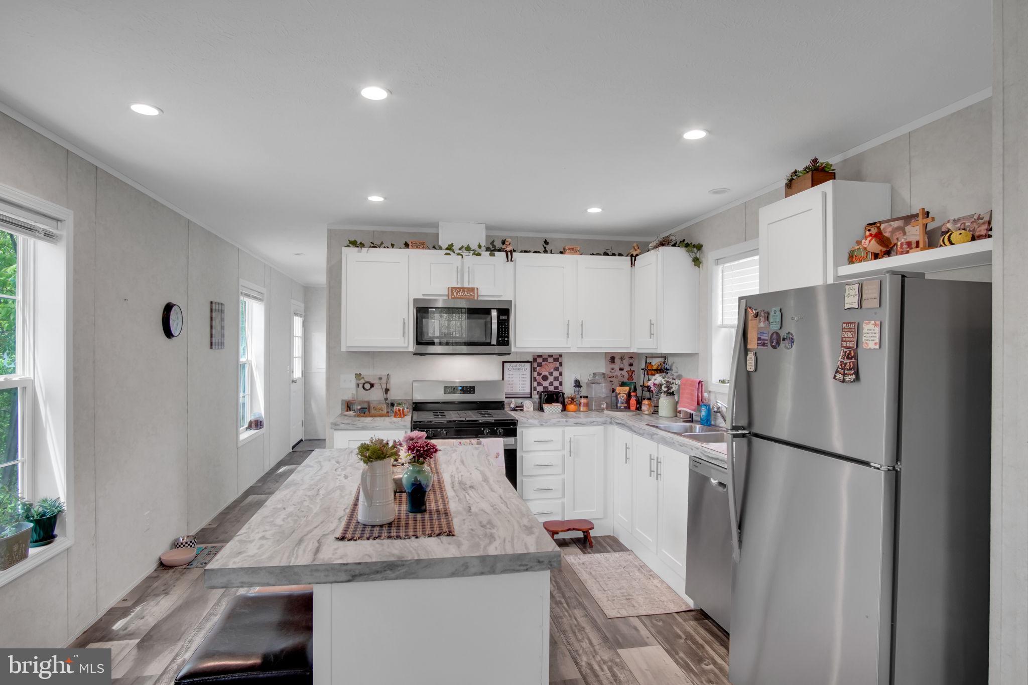 MOUNTAIN VIEW MHC - Residential