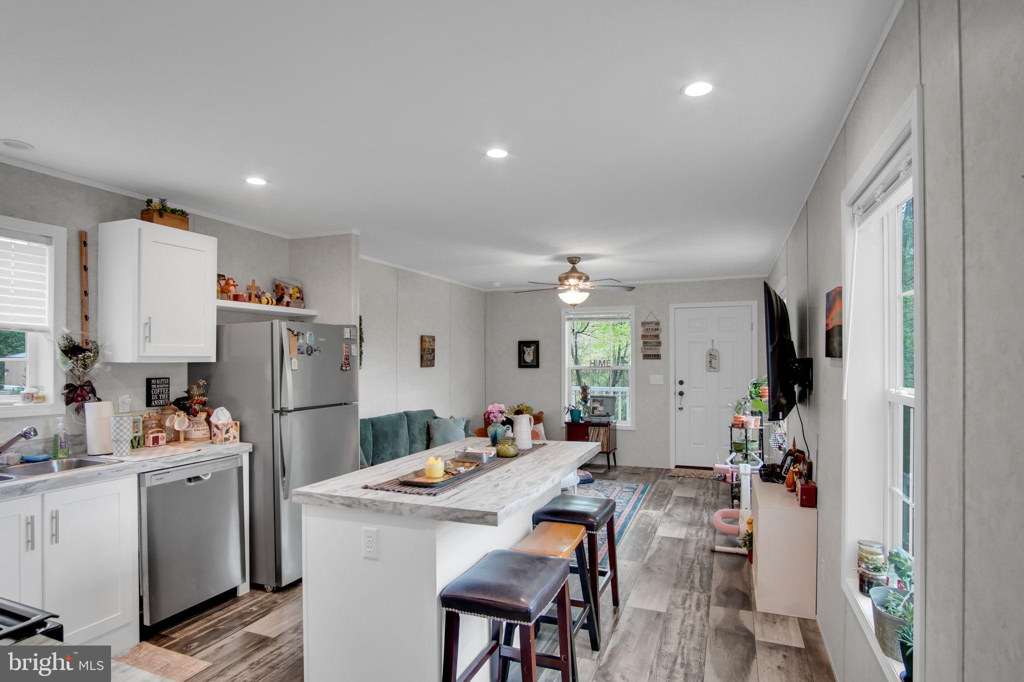 MOUNTAIN VIEW MHC - Residential