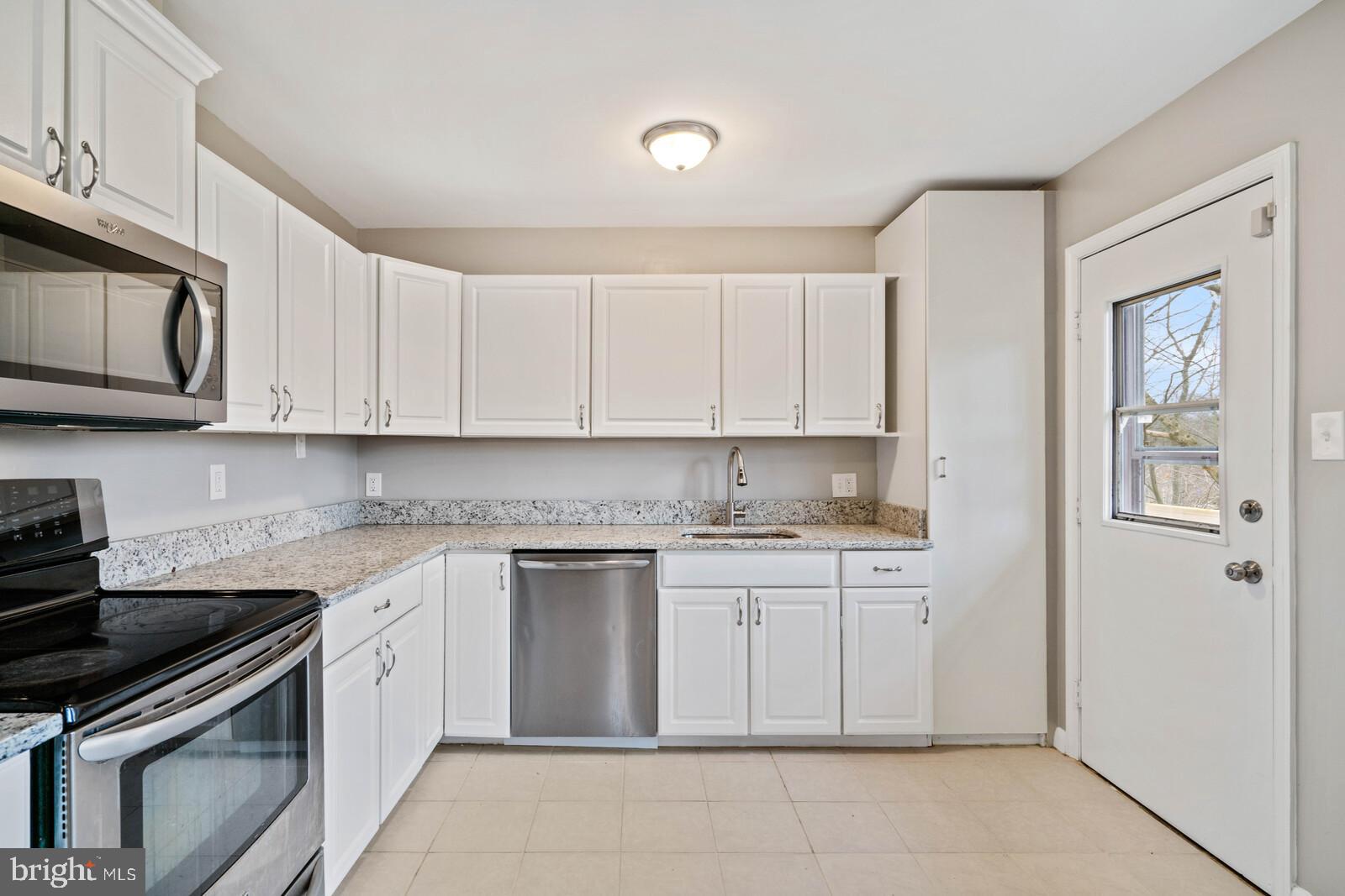 LAKE RIDGE - Residential