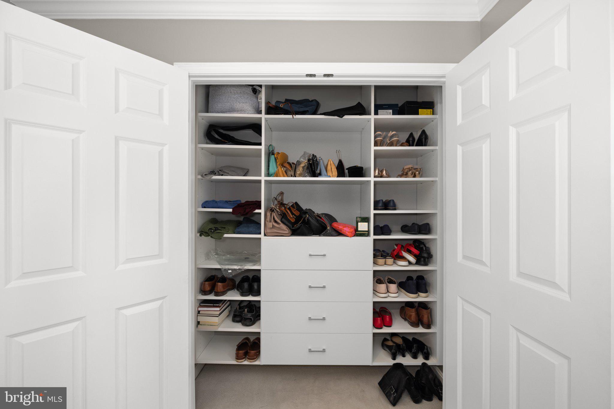 LONGWOOD KNOLLS - Residential