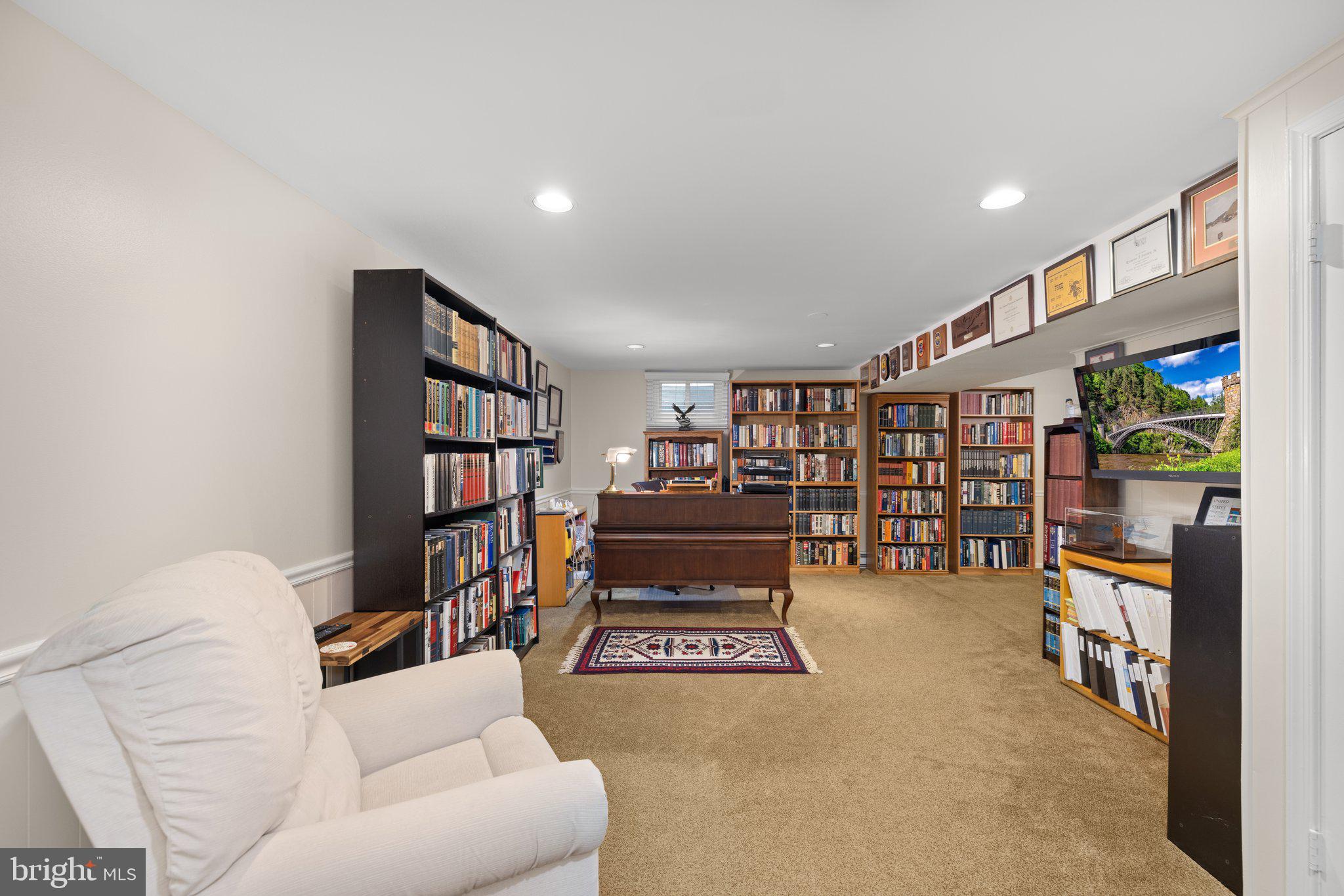 LONGWOOD KNOLLS - Residential