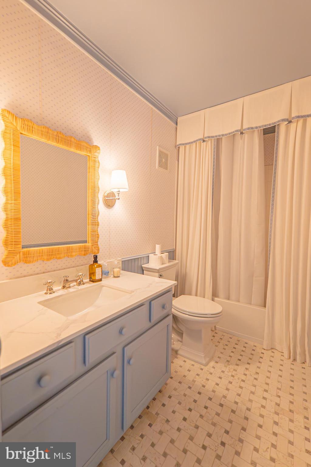 MARKET CENTER CONDOMINIUM - Residential