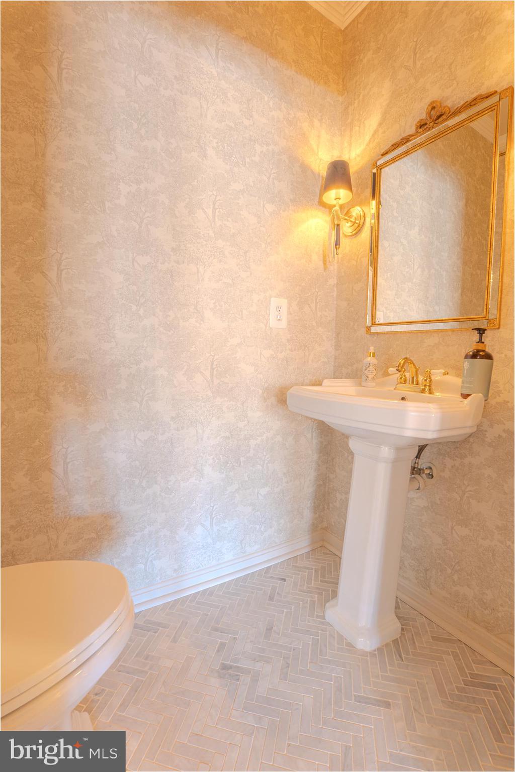 MARKET CENTER CONDOMINIUM - Residential