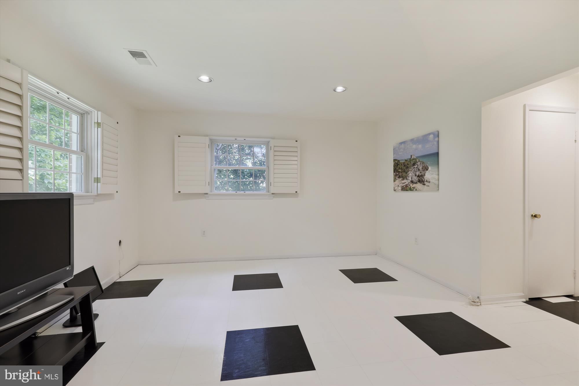 POTOMAC WOODS - Residential Lease