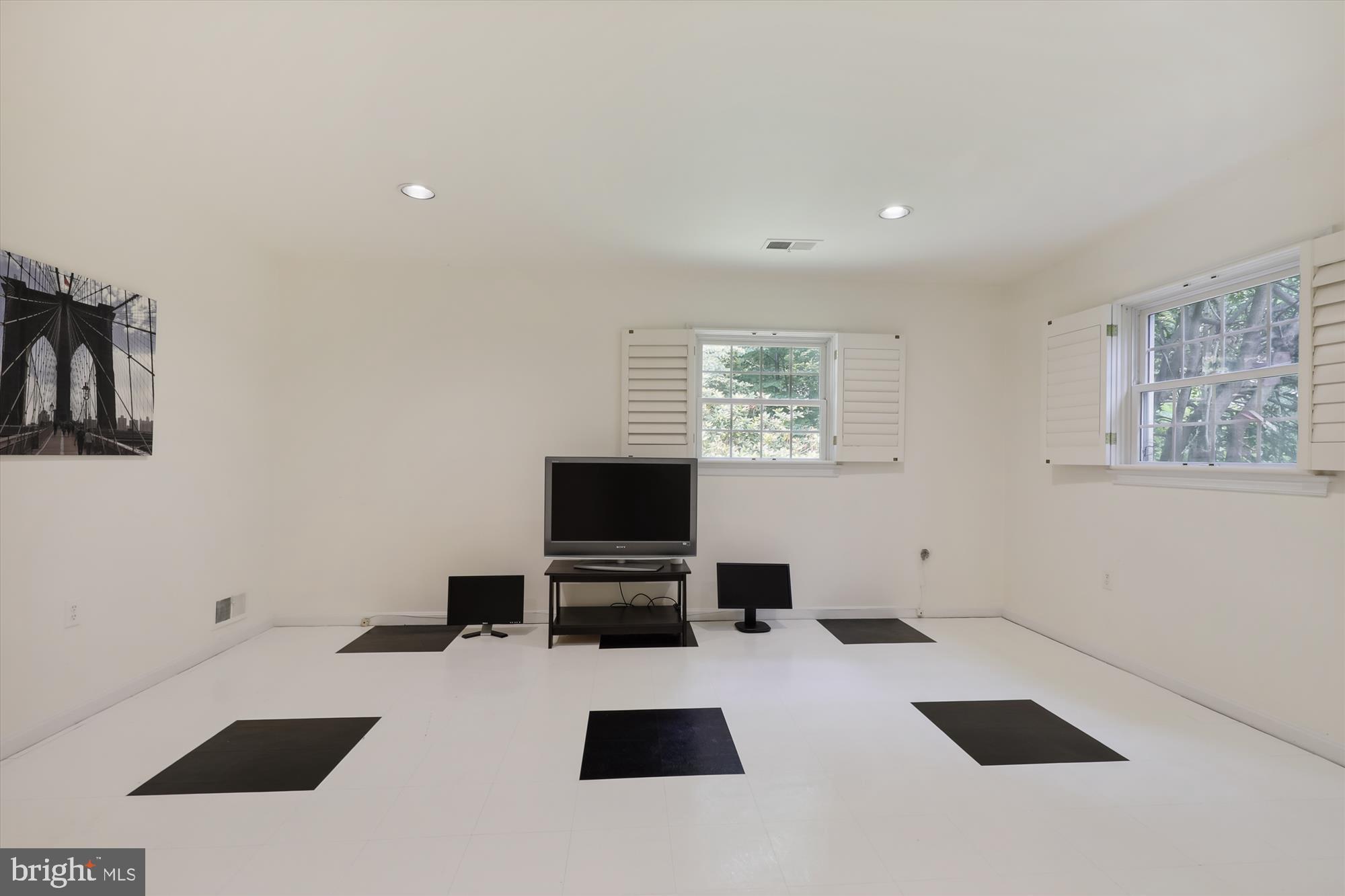 POTOMAC WOODS - Residential Lease