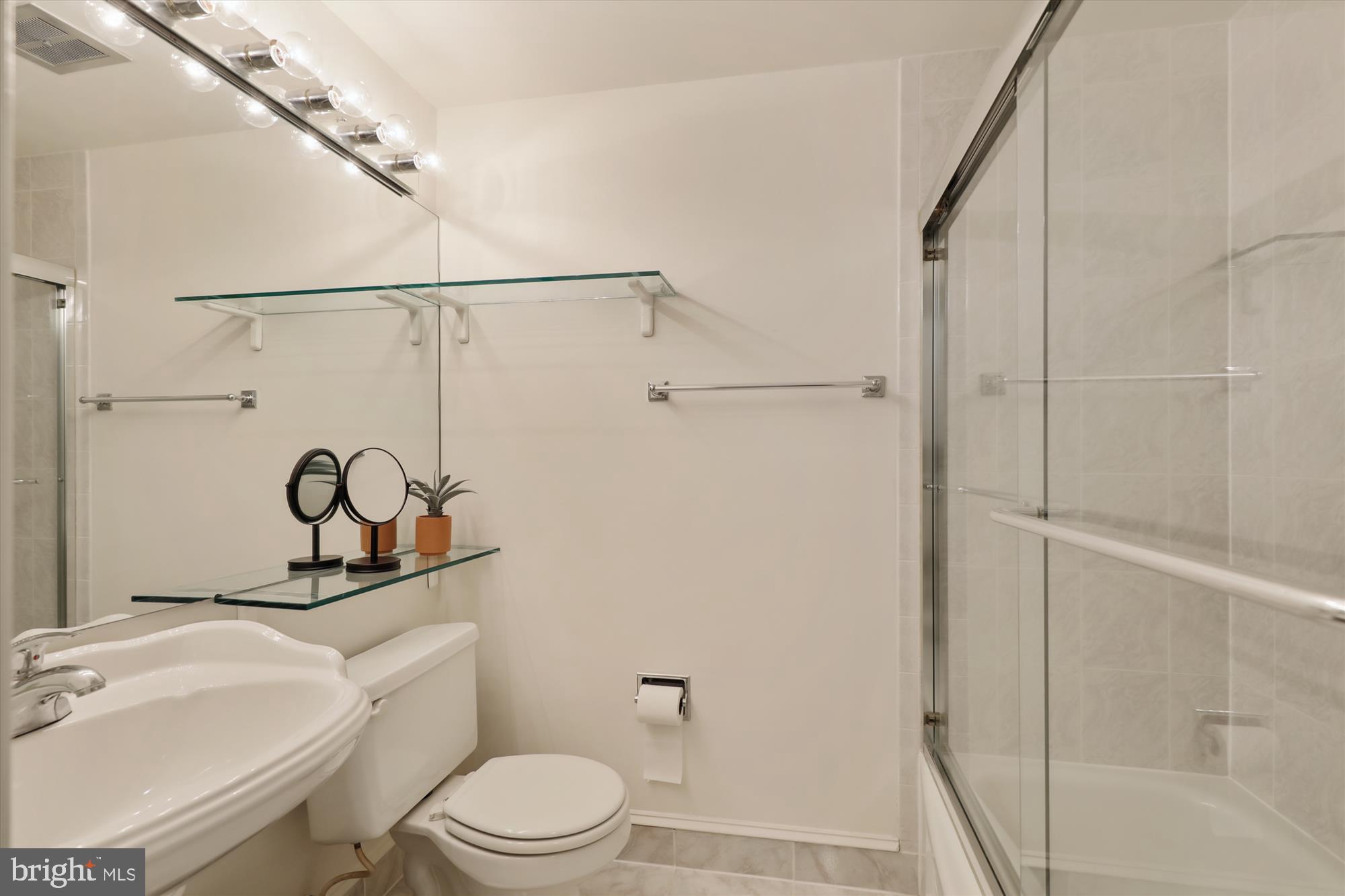 POTOMAC WOODS - Residential Lease