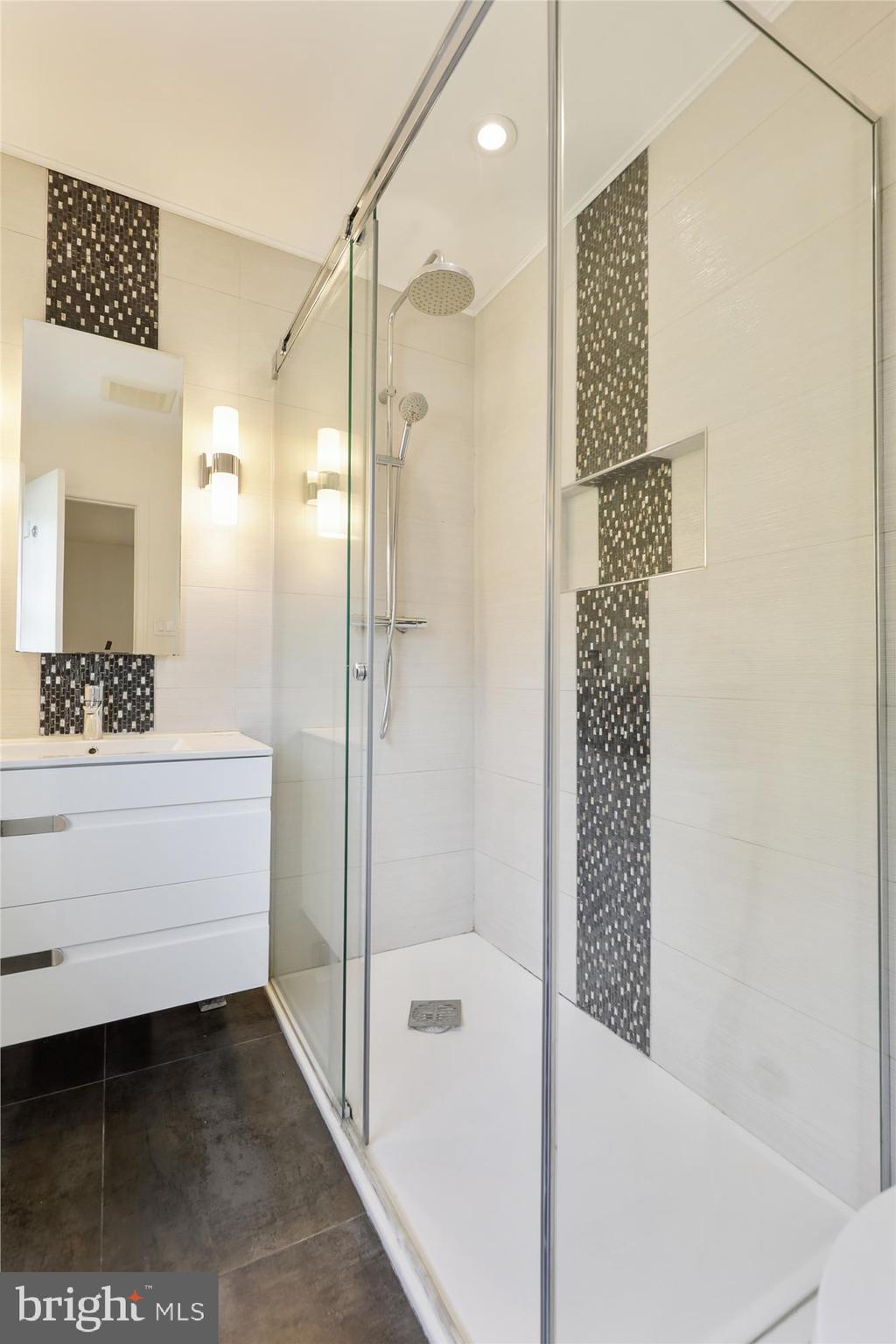 POTOMAC WOODS - Residential Lease