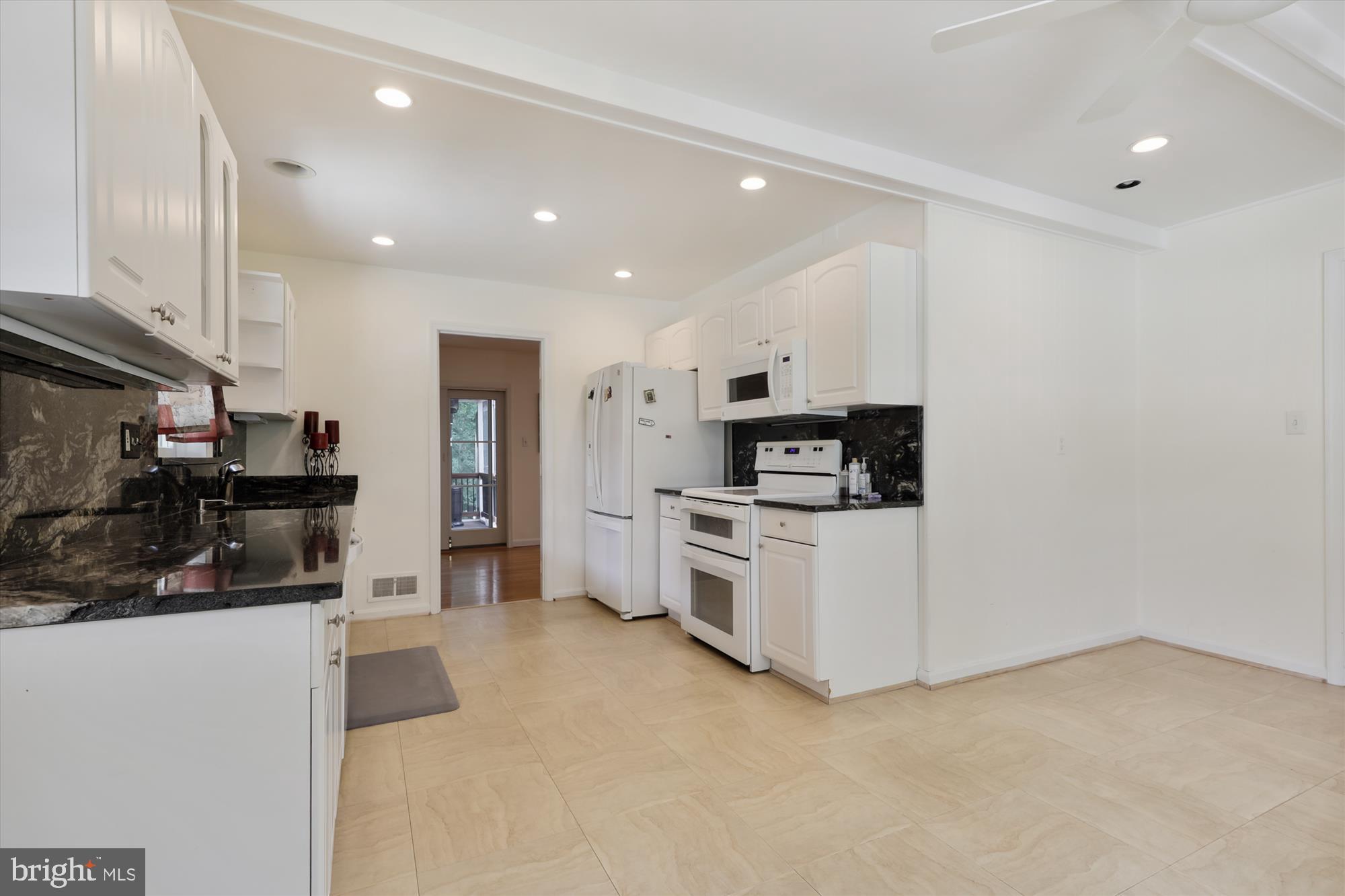 POTOMAC WOODS - Residential Lease