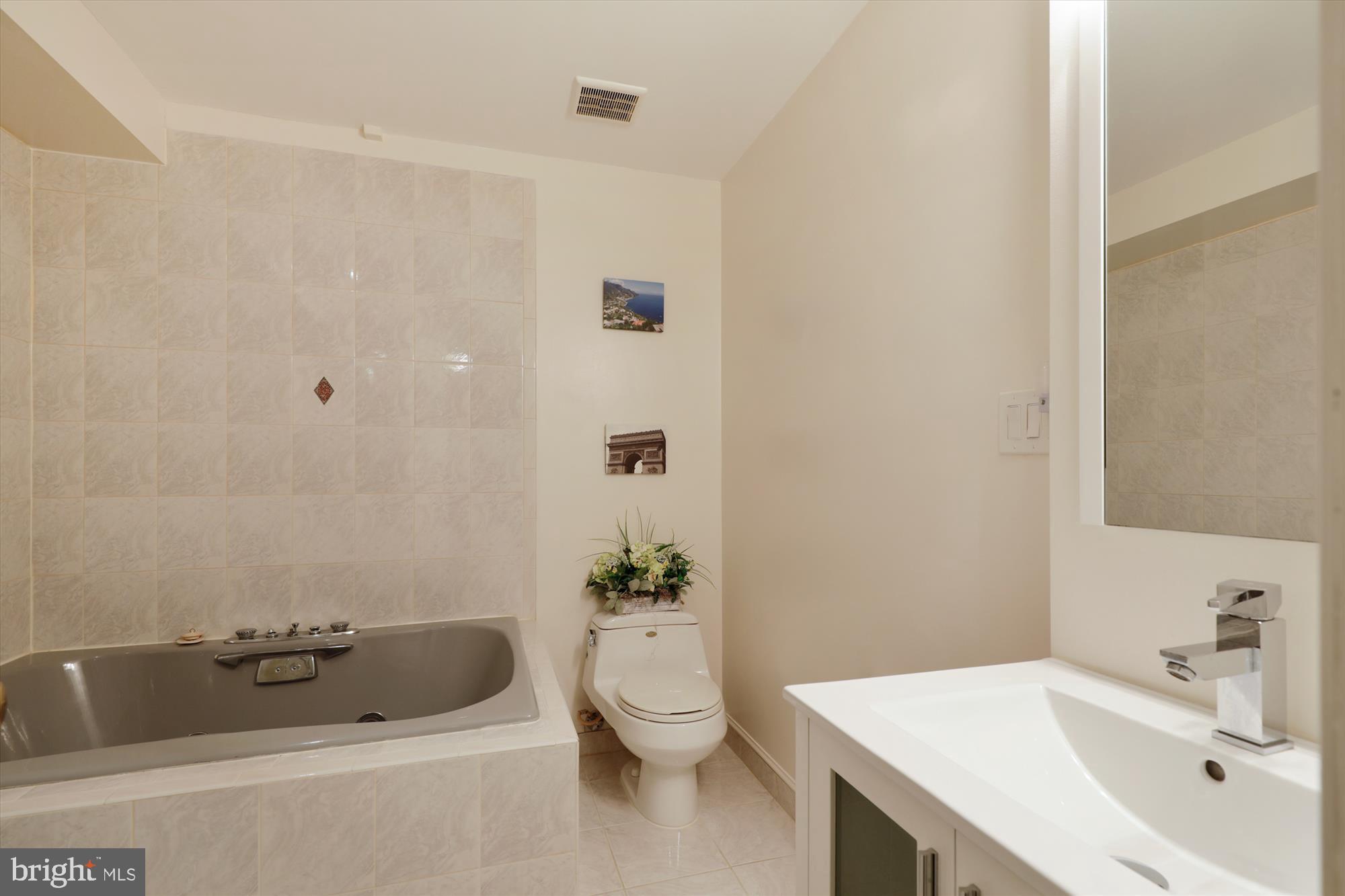 POTOMAC WOODS - Residential Lease