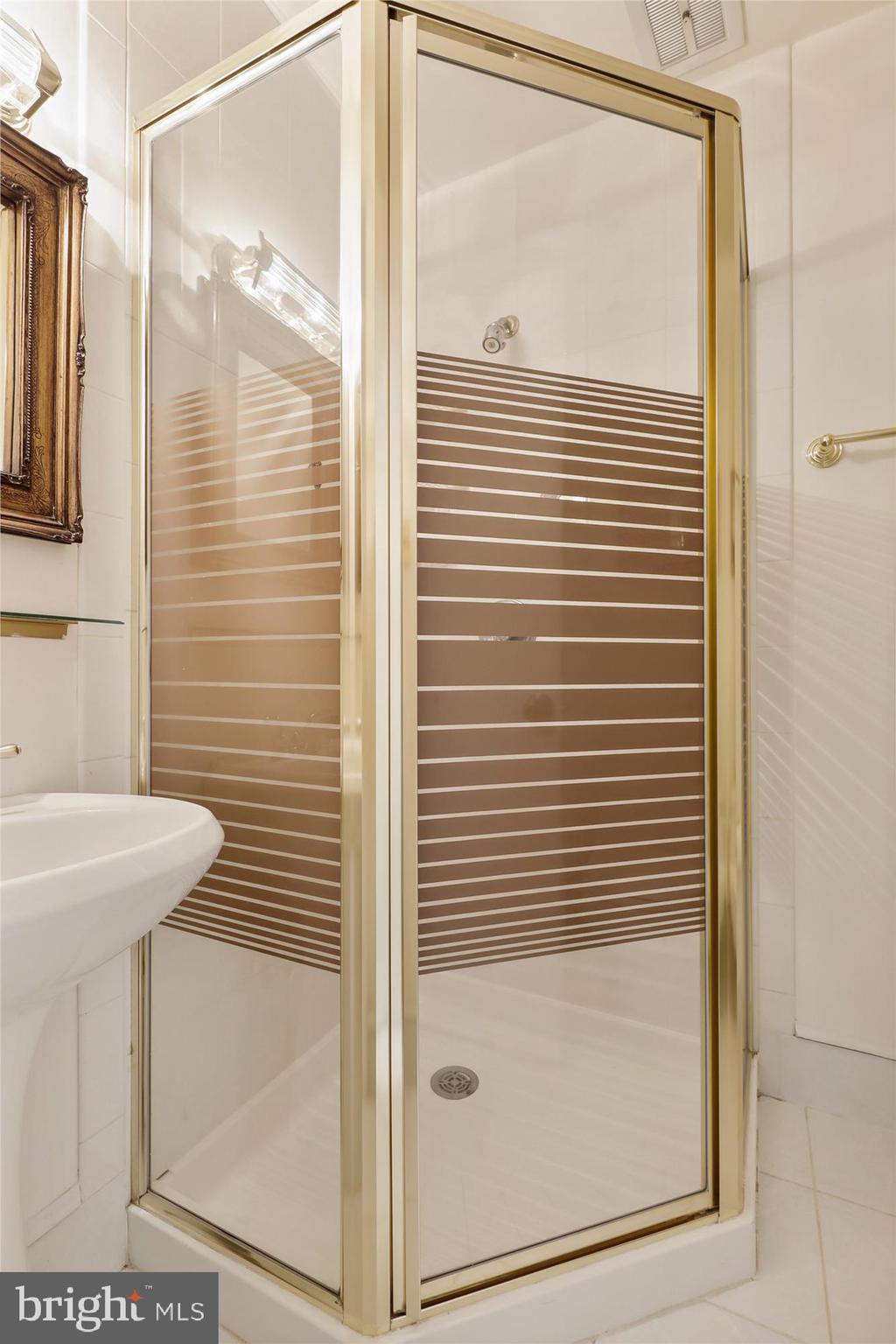 POTOMAC WOODS - Residential Lease