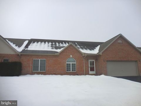 Townhouse For Sale - 52 Hickory Street<br/> PALMYRA, PA 17078