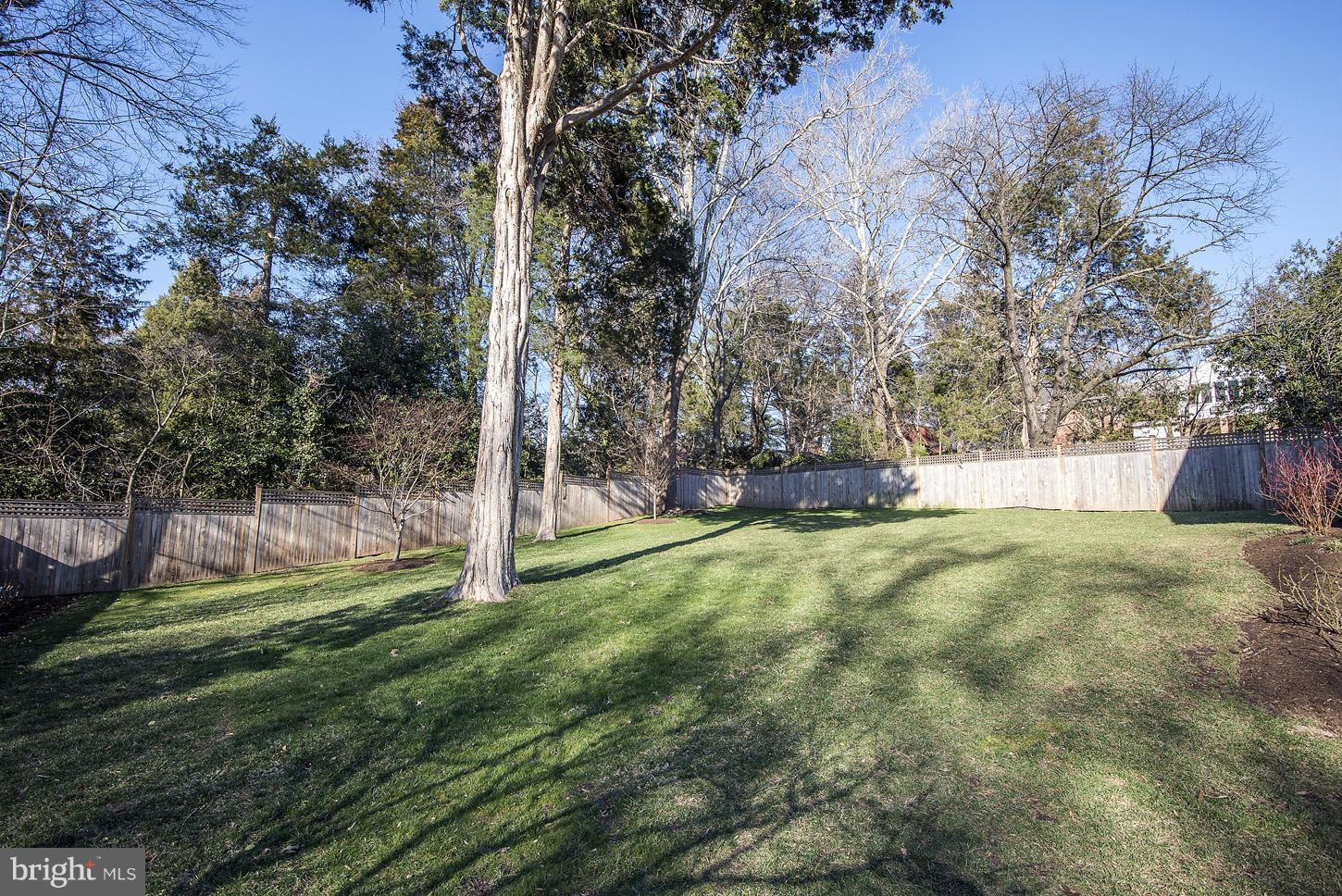 MCLEAN MANOR - Residential