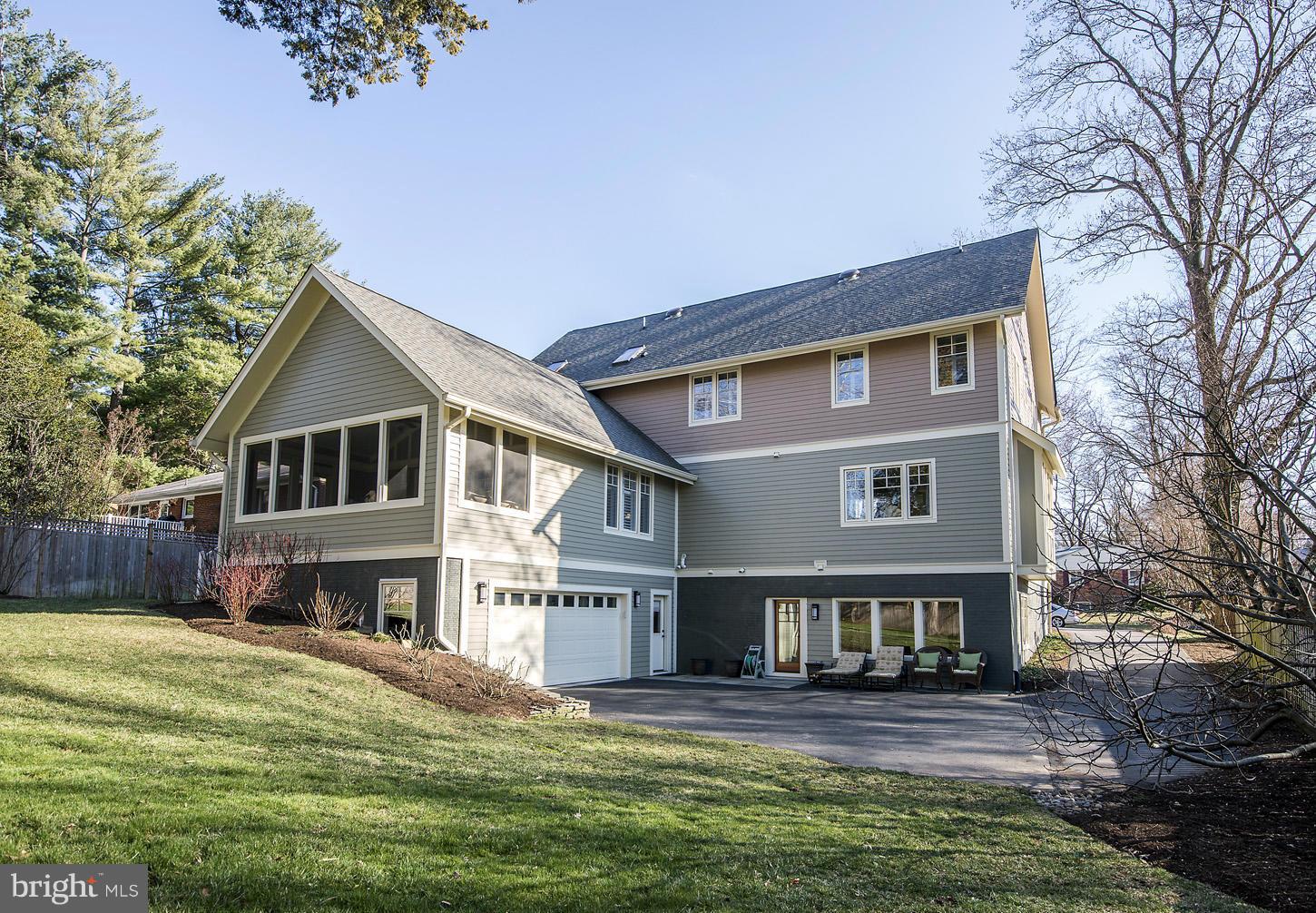 MCLEAN MANOR - Residential