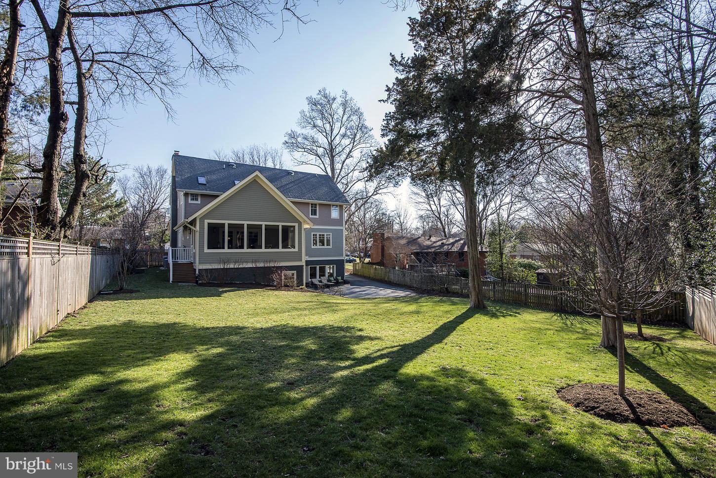 MCLEAN MANOR - Residential