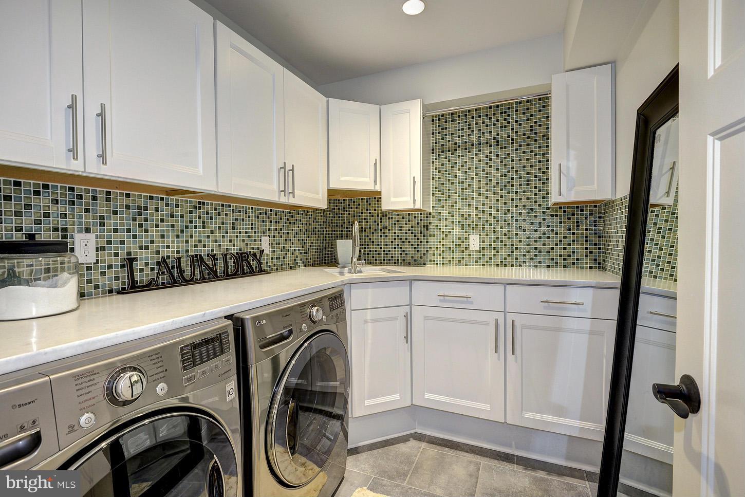 MCLEAN MANOR - Residential