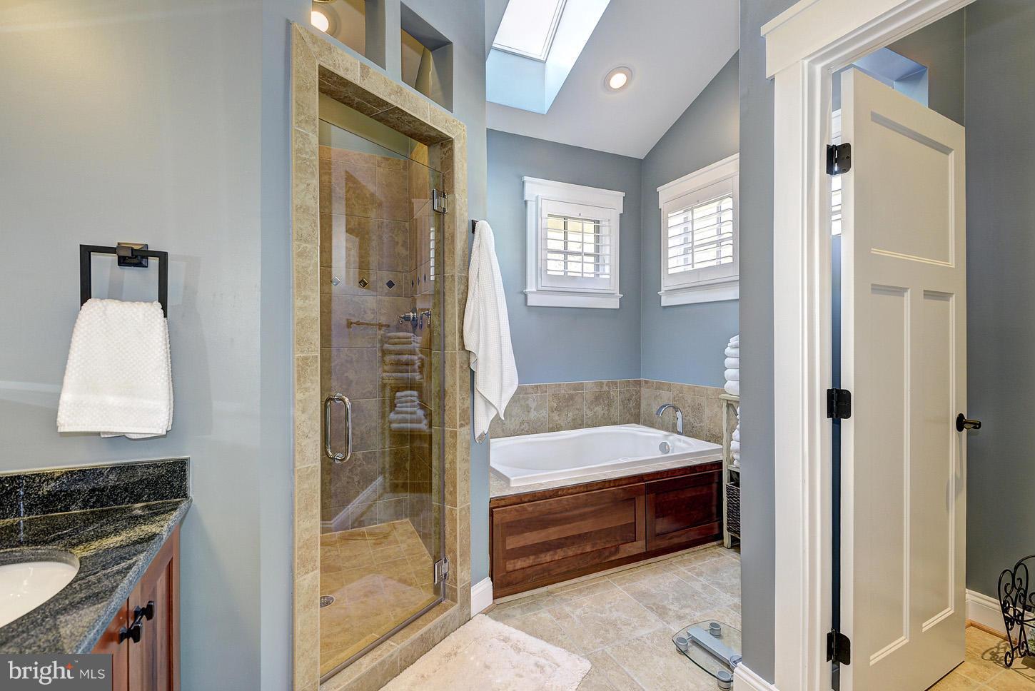 MCLEAN MANOR - Residential