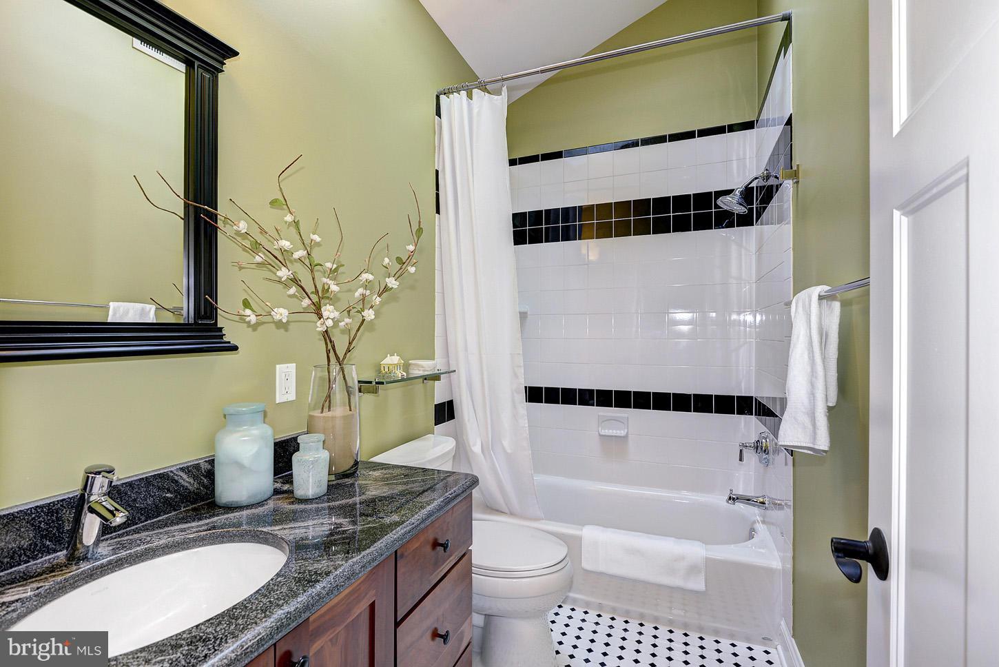 MCLEAN MANOR - Residential