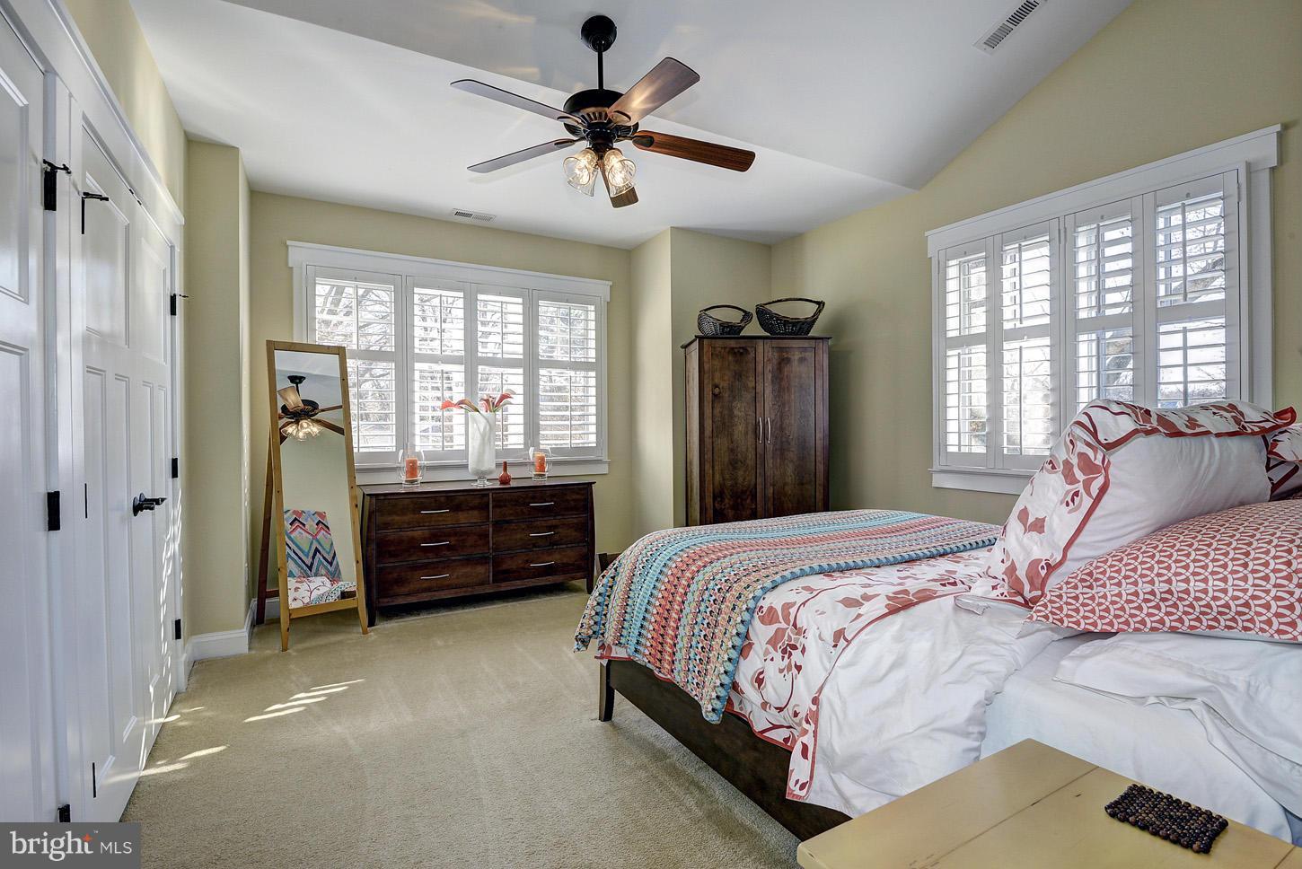 MCLEAN MANOR - Residential