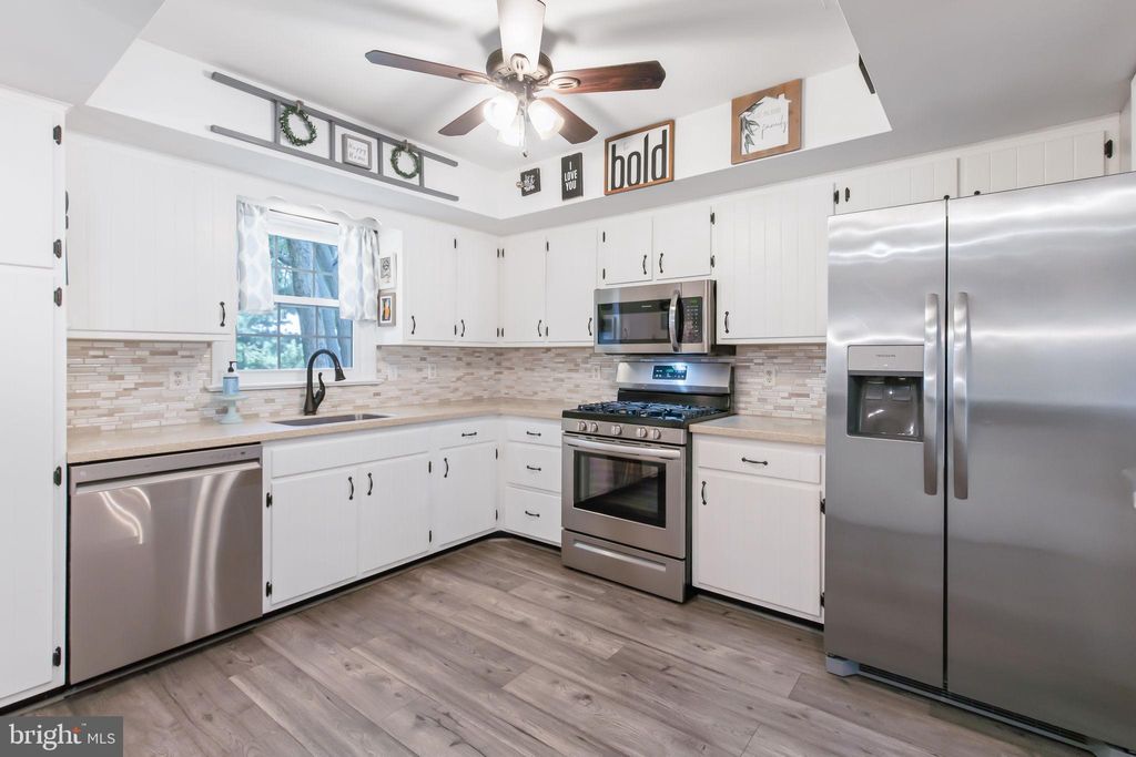 Photo of 402 RIDGEVIEW AVE, ELIZABETHTOWN, PA 17022 (MLS # PALA2039106)