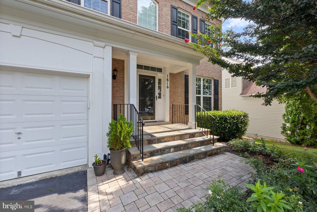 Photo of 1616 Chickasaw Place NE, LEESBURG, VA 20176 (MLS # VALO2108236)
