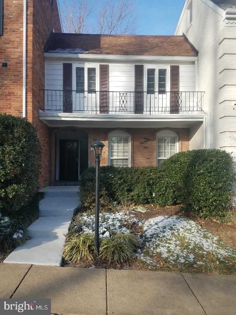 MUST SEE ! Renovated 3 bedroom, 2.5 bath townhouse directly across the street from Kings Manor park. Wonderfully updated kitchen and master bath. Recently refinished hardwood floors, new recessed lighting, new rear facing windows and fresh paint throughout. Tons of living space with a living room, family room and additional lower level rec room too. Brand new washer and dryer. View of Kings Manor Park from entrance and upper level bedrooms. Walkout from living room to Georgetown style patio. Convenient to McLean, ever expanding Tyson's area offices, shopping and restaurants. Centrally located access to GW Parkway, 495 and Dulles Toll Road. Langley HS pyramid. Long term leases welcome !