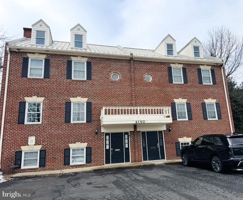 Photo of 4160 Chain Bridge Road, FAIRFAX, VA 22030 (MLS # VAFC2007986)