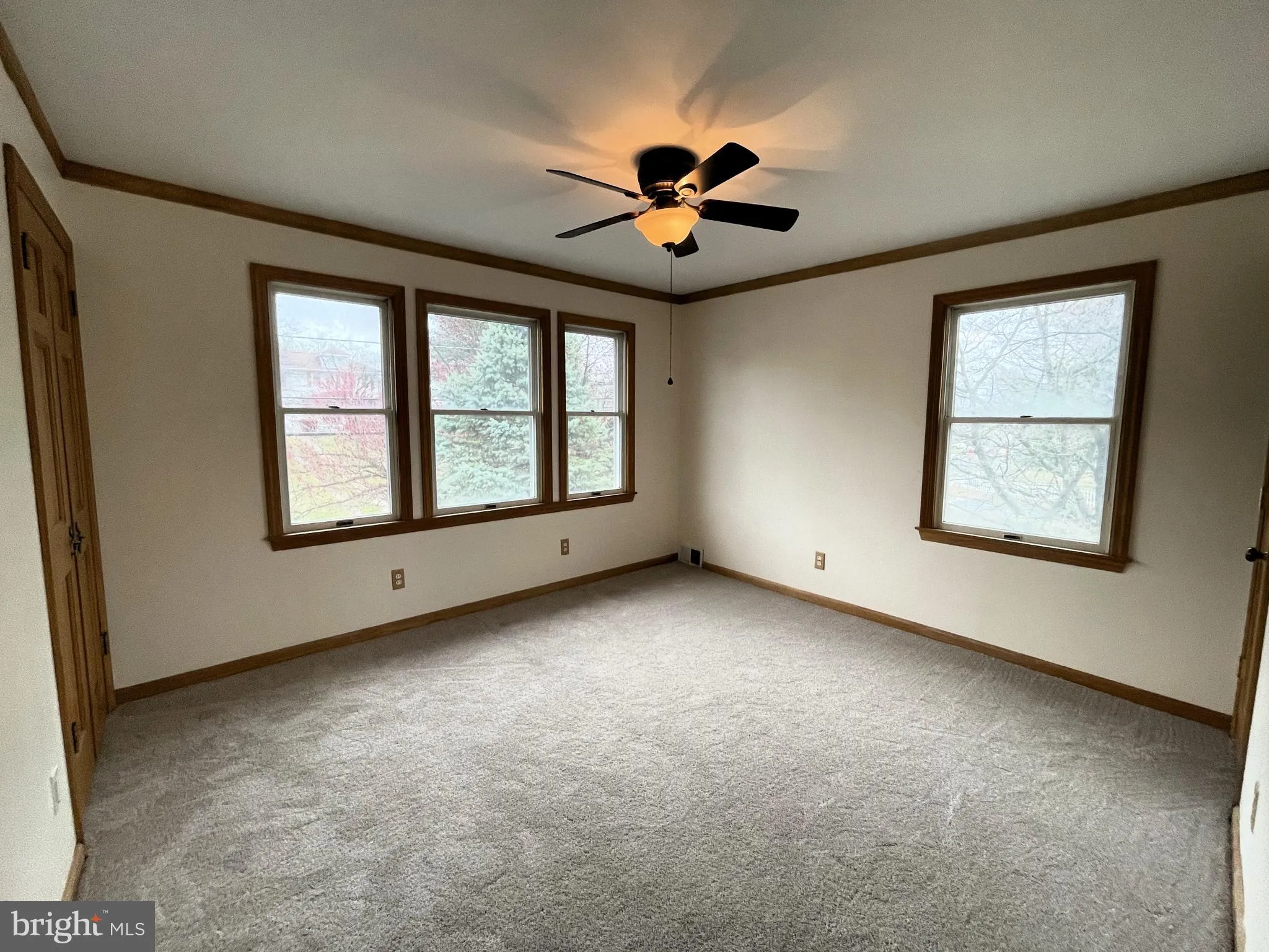 Hamilton, New Jersey 08619, United States, 2 Bedrooms Bedrooms, ,2 BathroomsBathrooms,Residential,Pending,89006