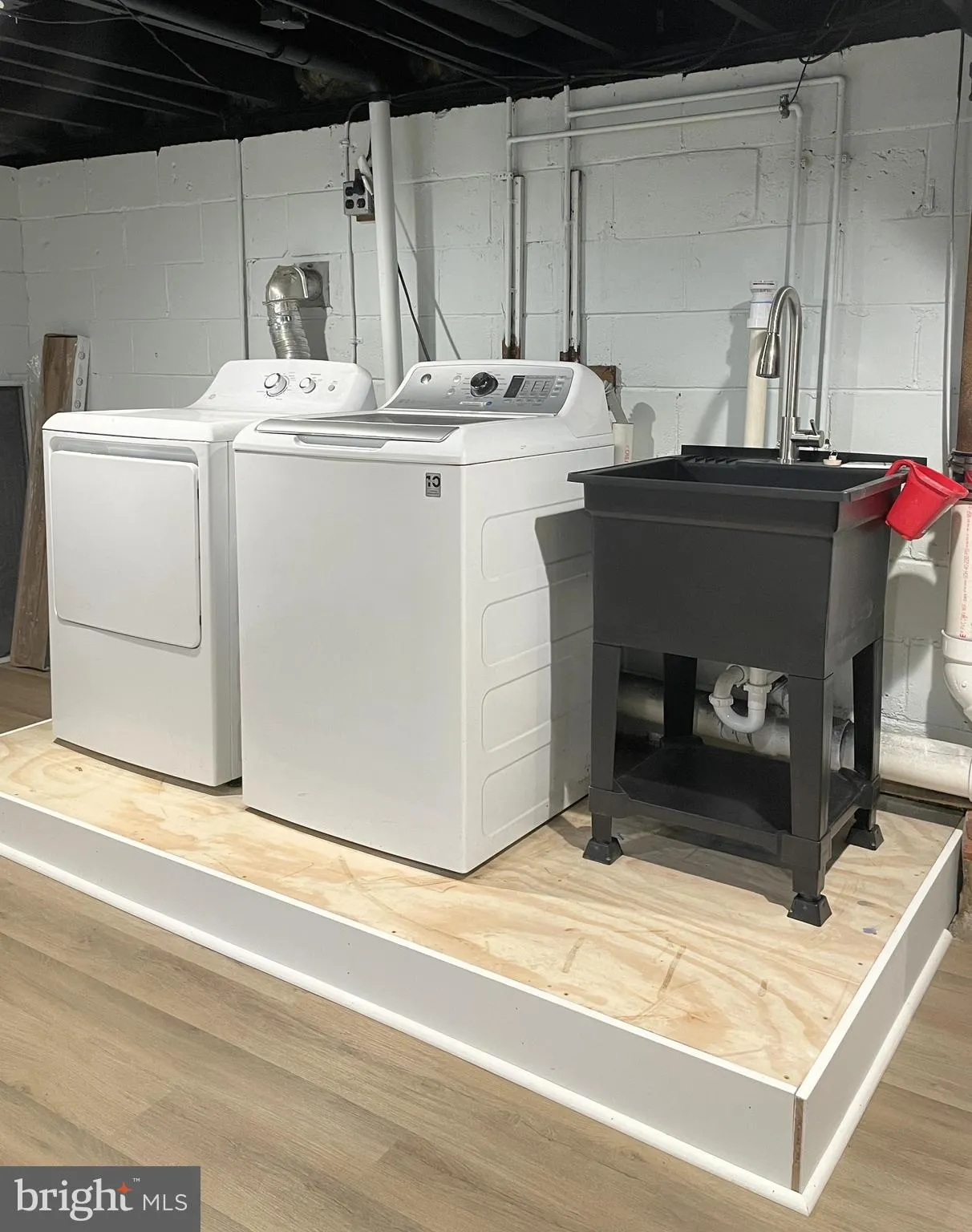 Hamilton, New Jersey 08619, United States, 2 Bedrooms Bedrooms, ,2 BathroomsBathrooms,Residential,Pending,89006