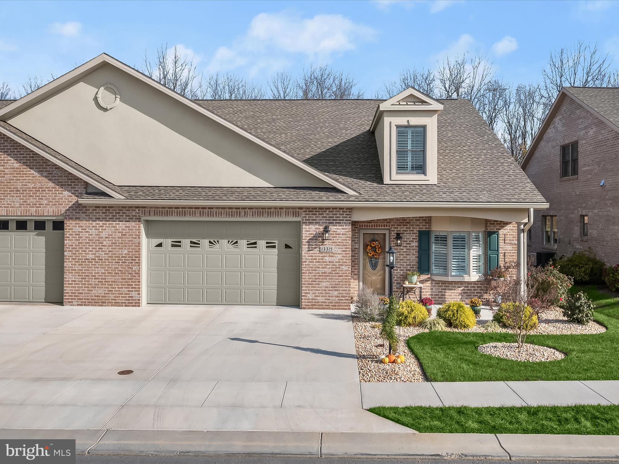 EMERALD POINTE - Residential