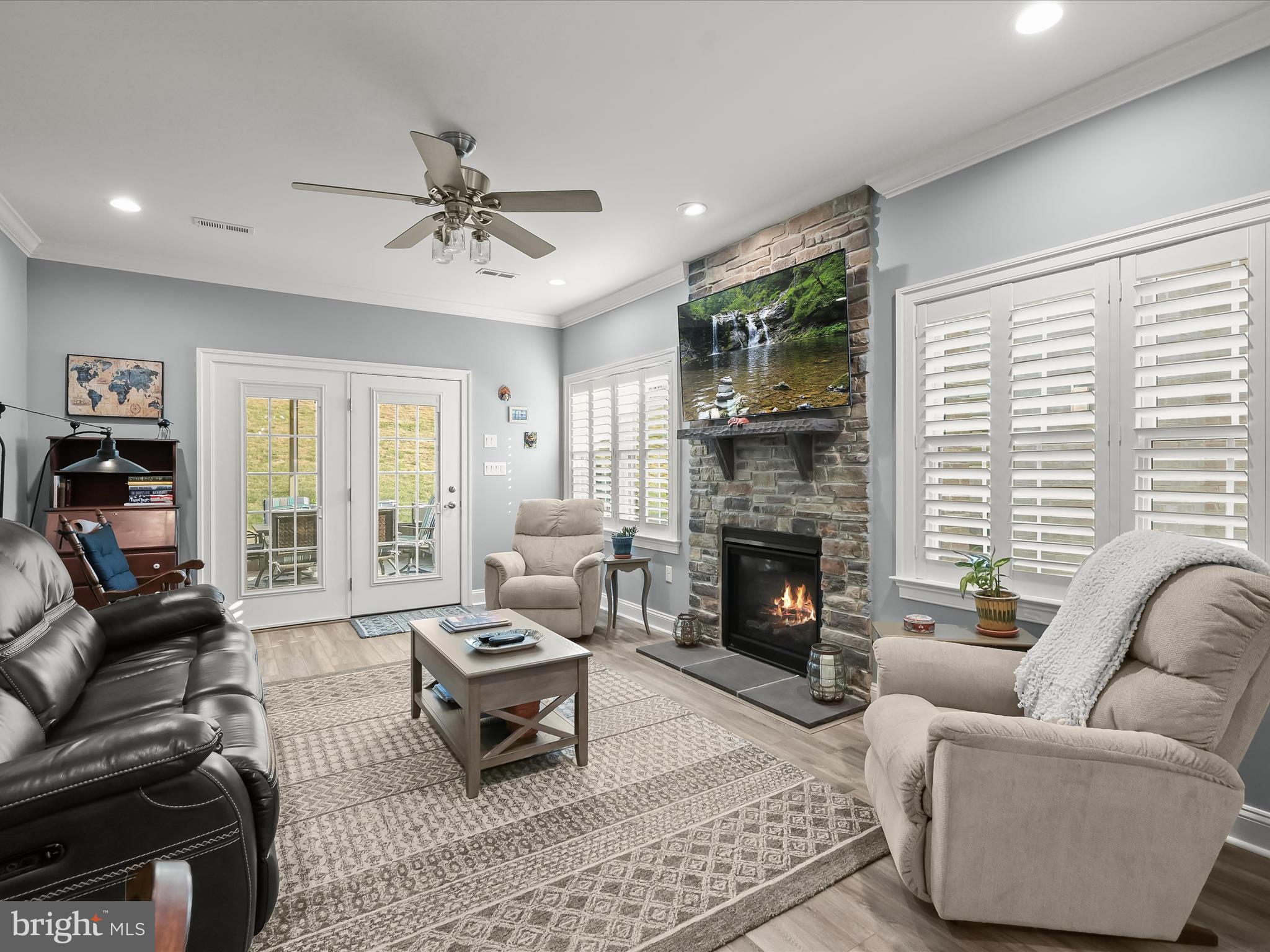 EMERALD POINTE - Residential