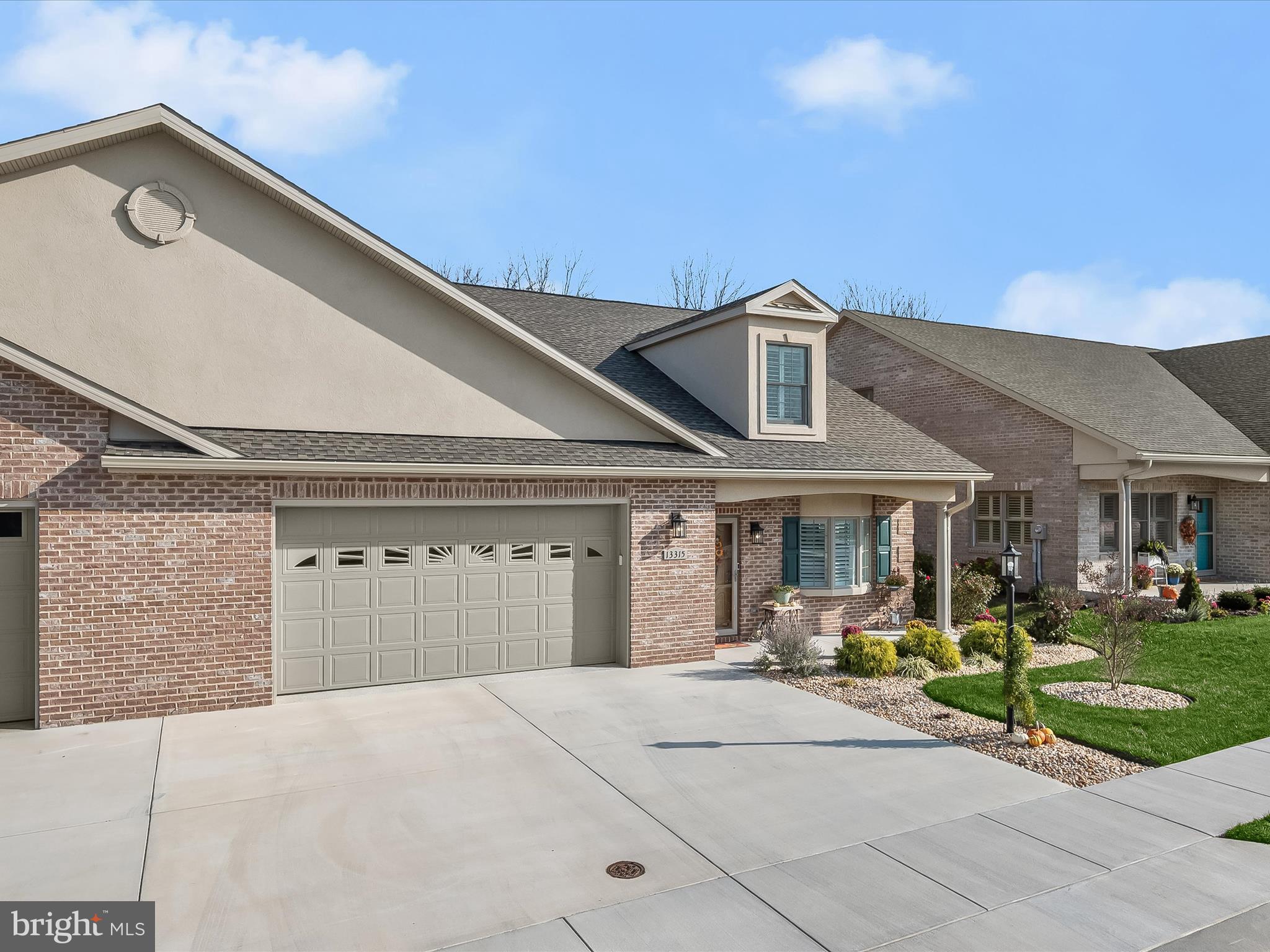 EMERALD POINTE - Residential