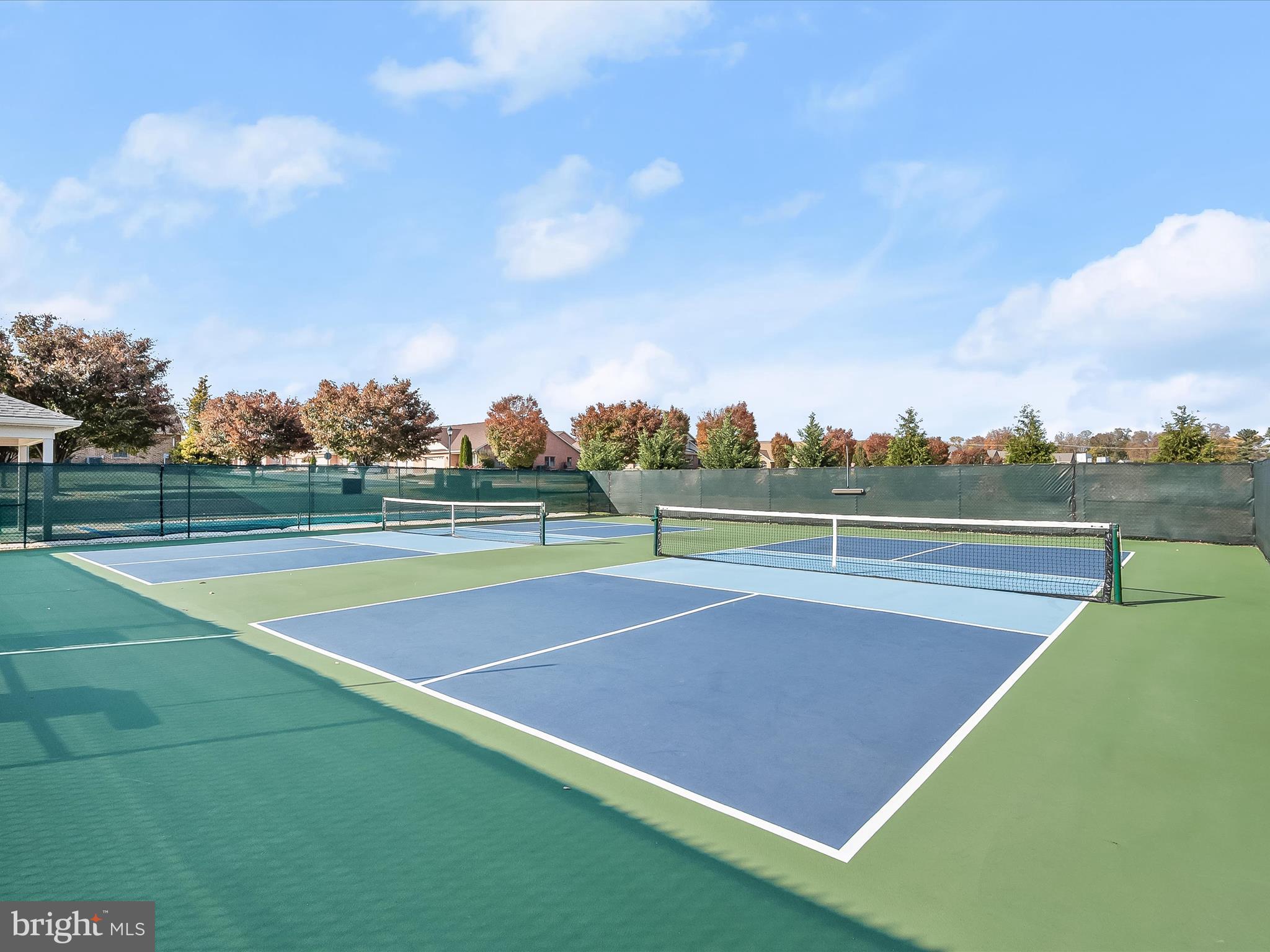 EMERALD POINTE - Residential