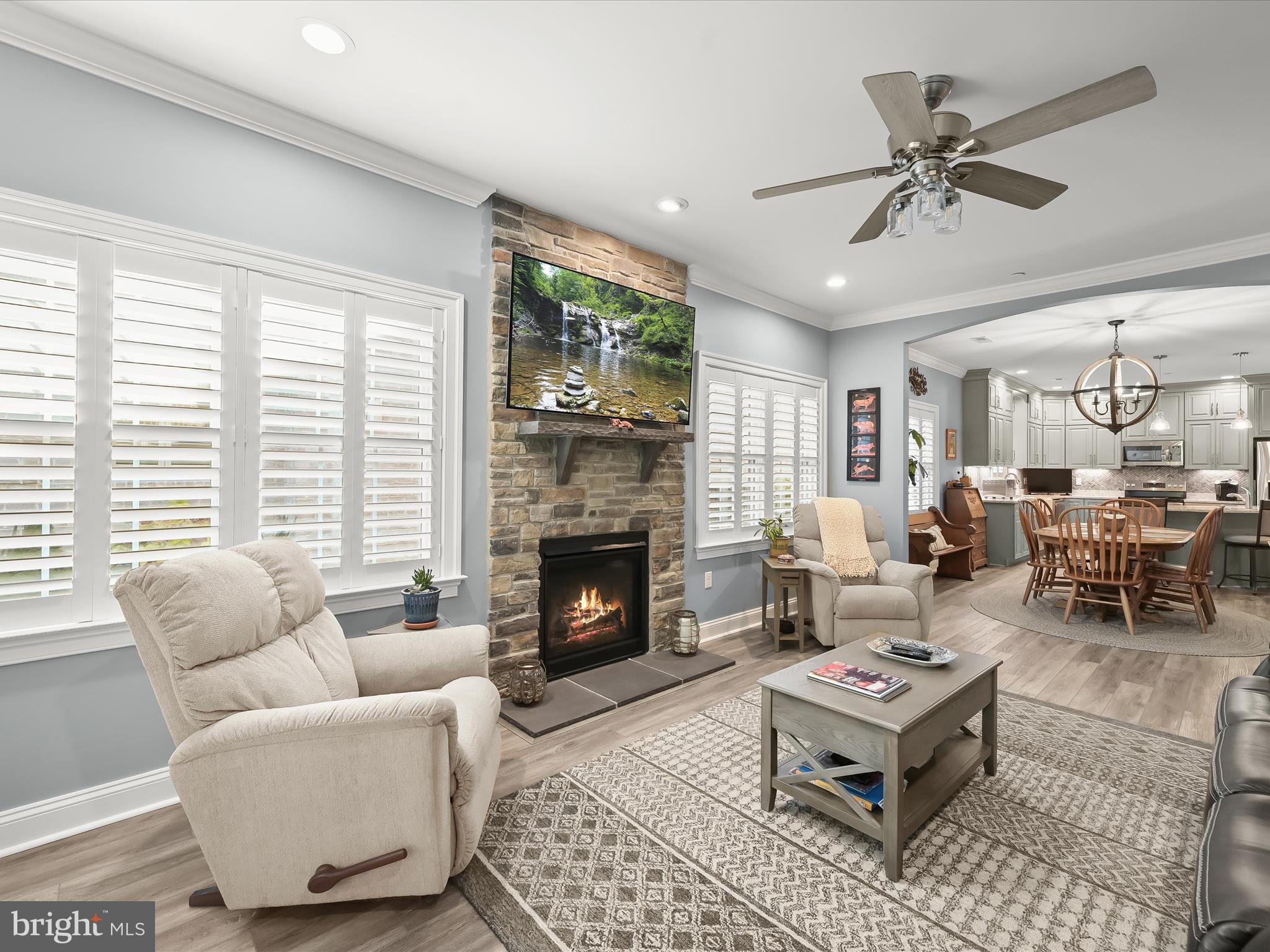 EMERALD POINTE - Residential