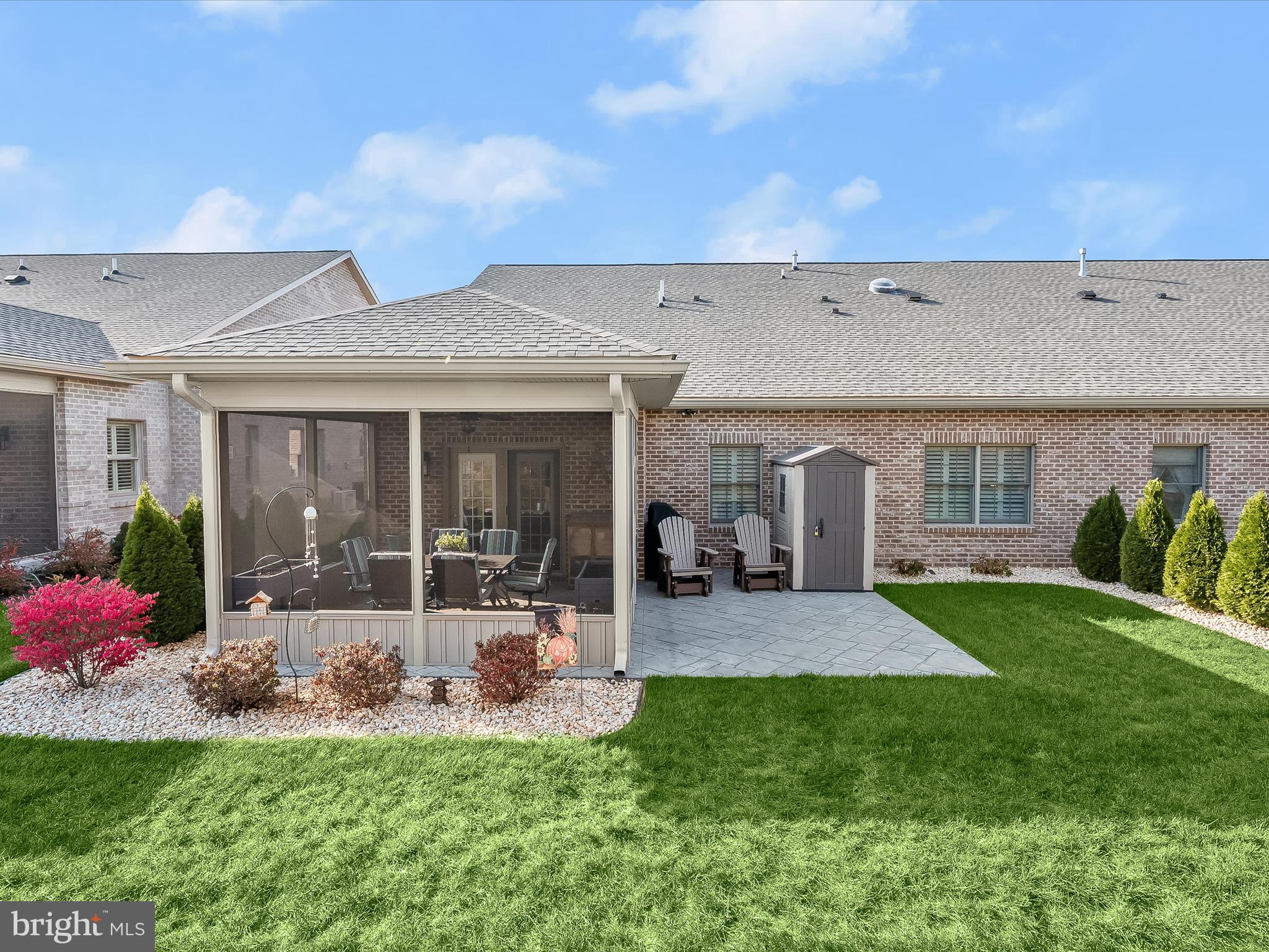 EMERALD POINTE - Residential