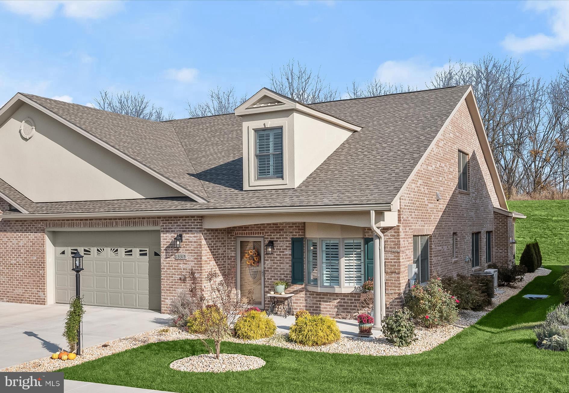 EMERALD POINTE - Residential