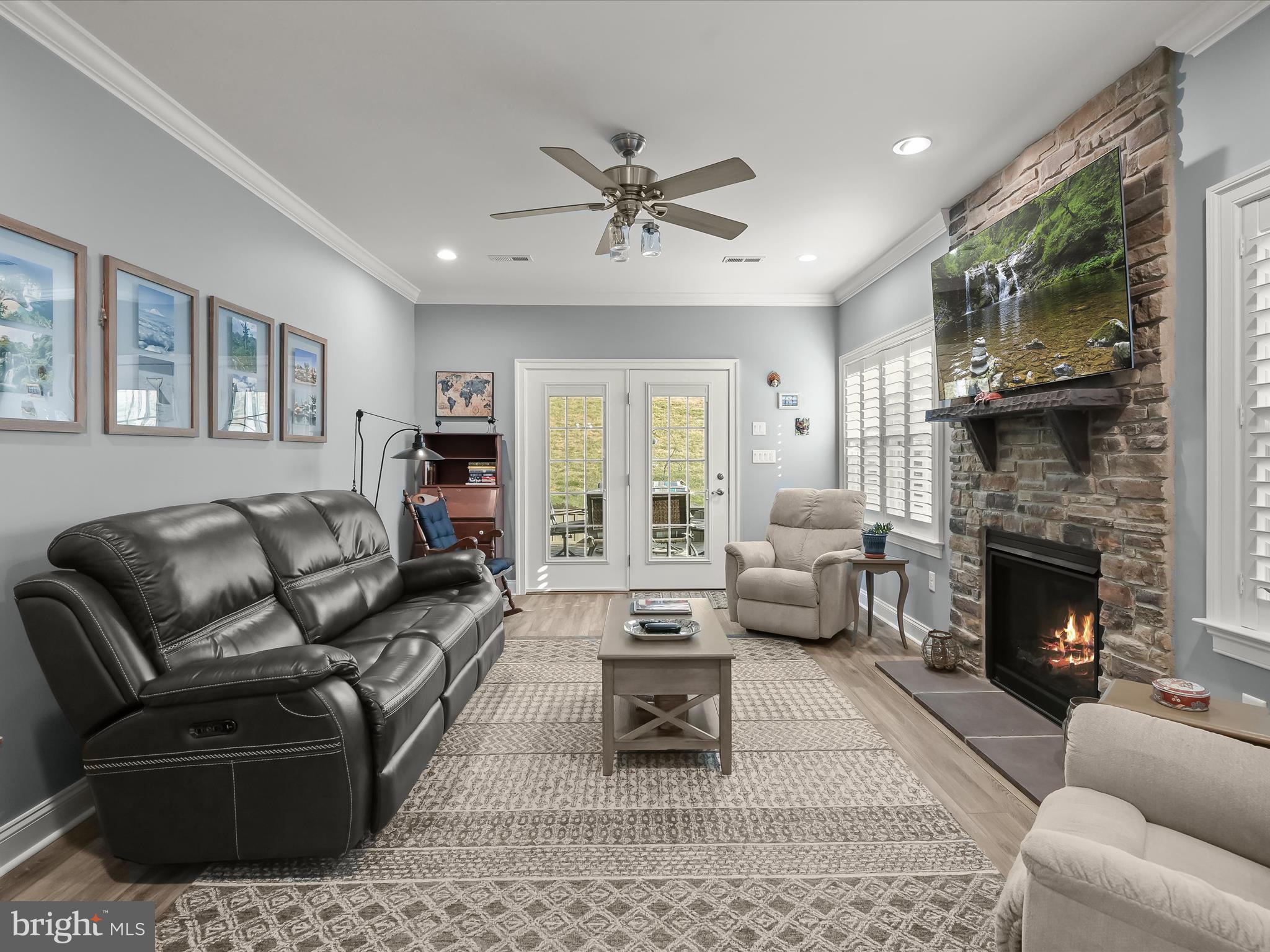 EMERALD POINTE - Residential