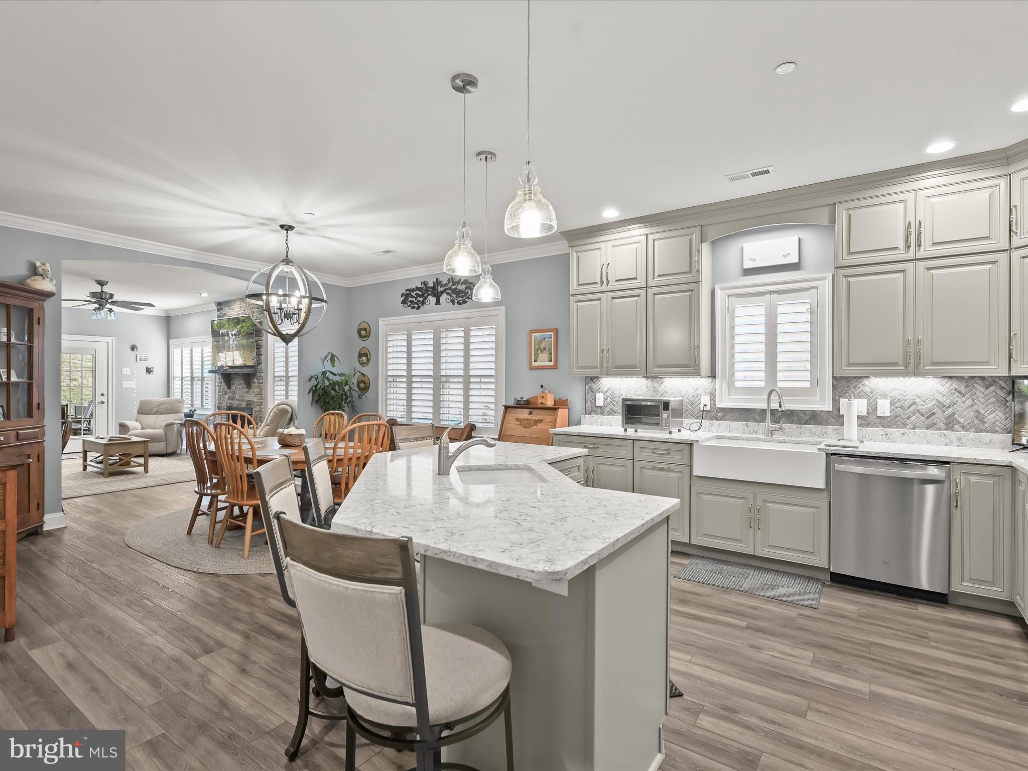 EMERALD POINTE - Residential