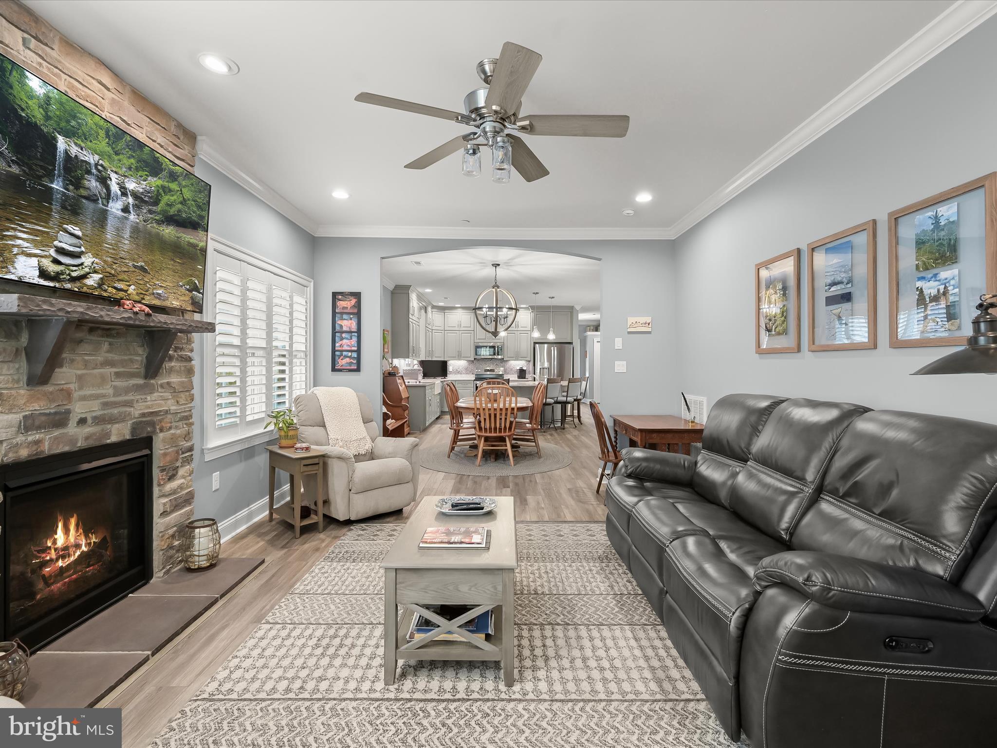 EMERALD POINTE - Residential