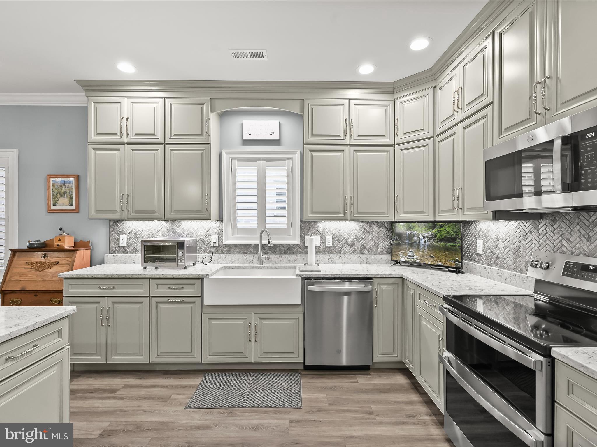 EMERALD POINTE - Residential