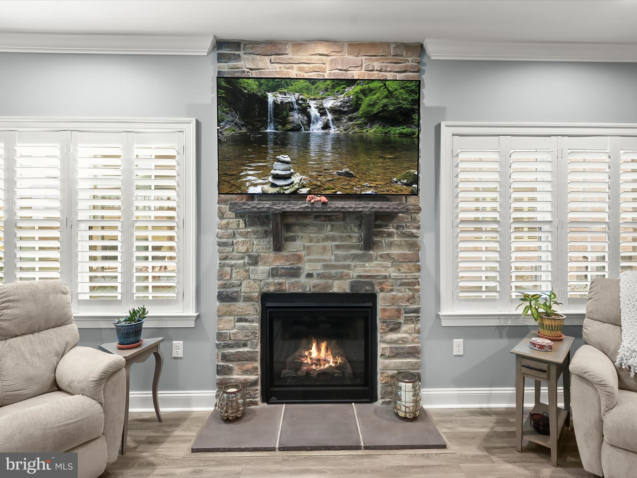 EMERALD POINTE - Residential