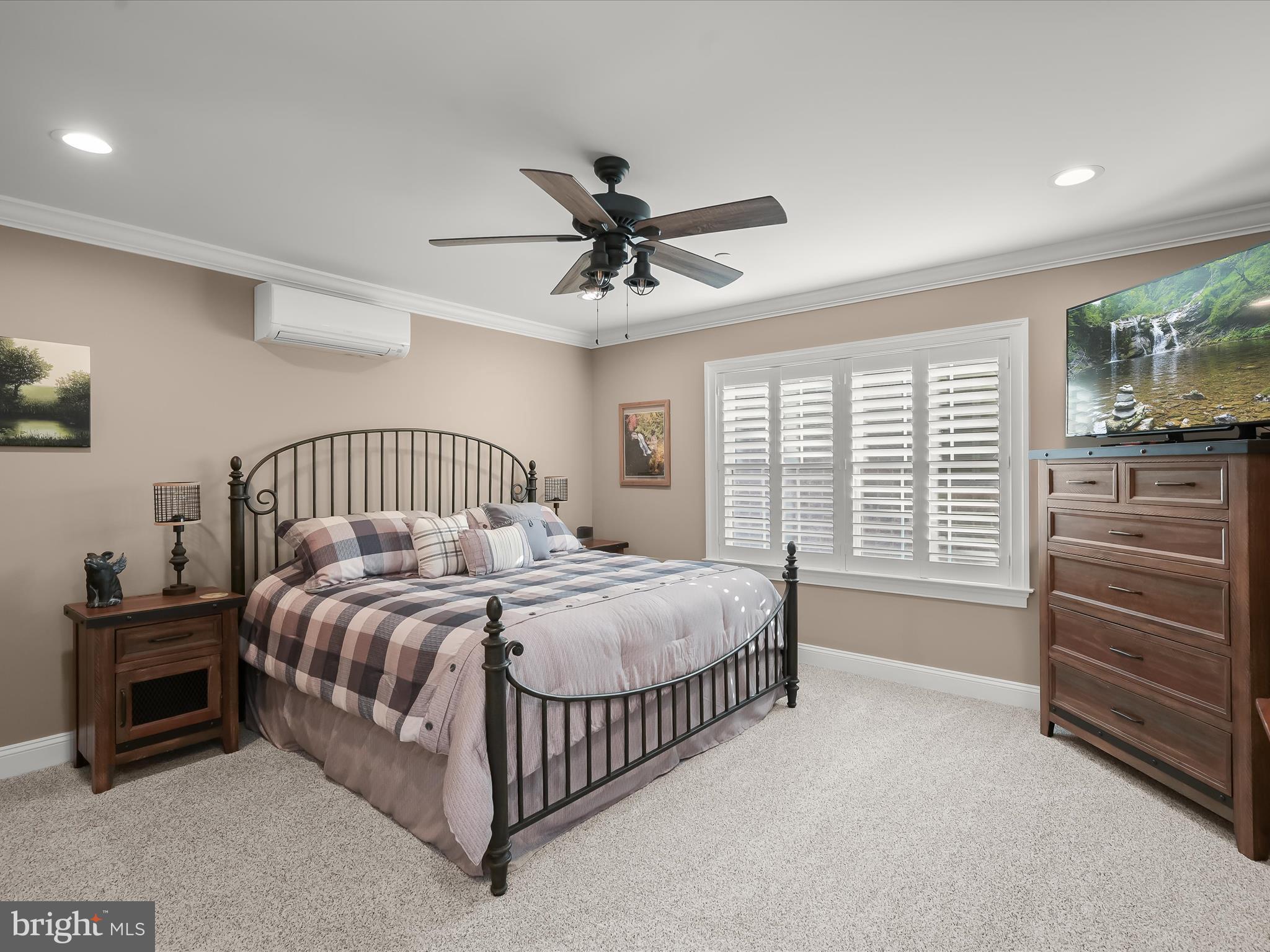 EMERALD POINTE - Residential