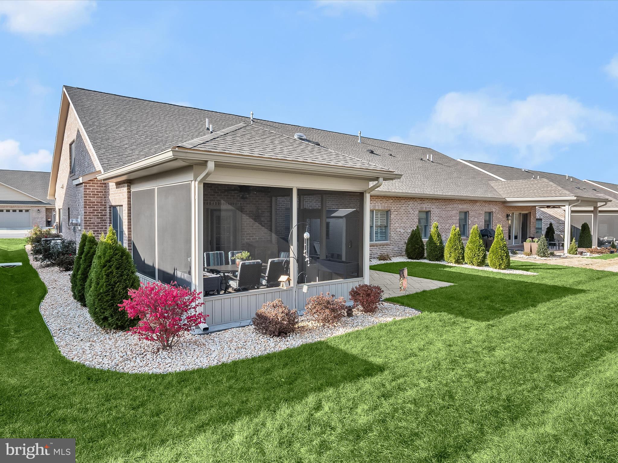 EMERALD POINTE - Residential