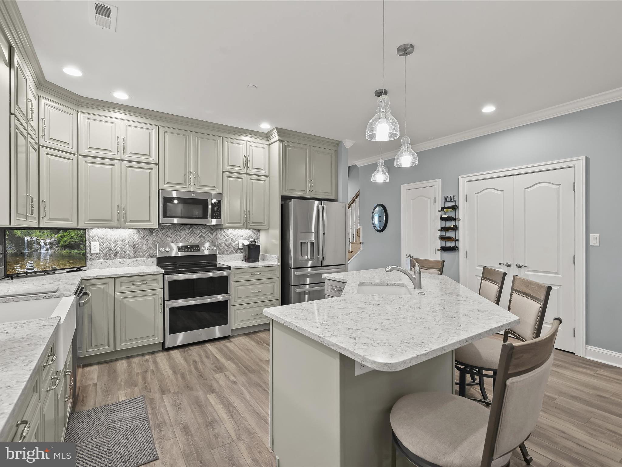 EMERALD POINTE - Residential