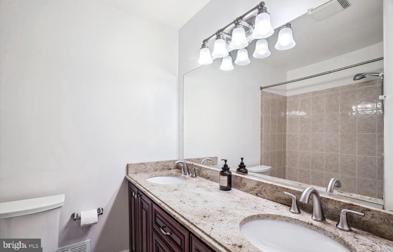 COLLEGE PARK WOODS - Residential Lease