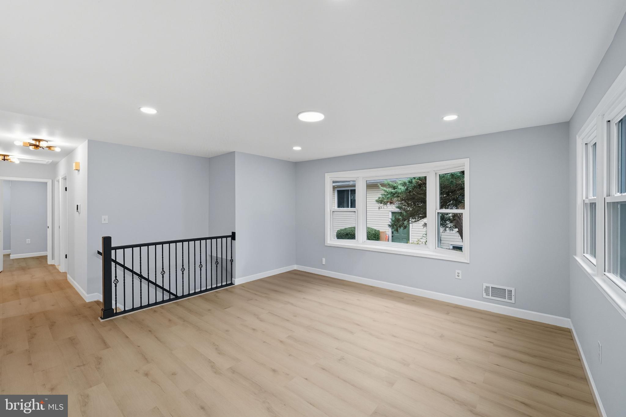 12605 OAKWOOD DR