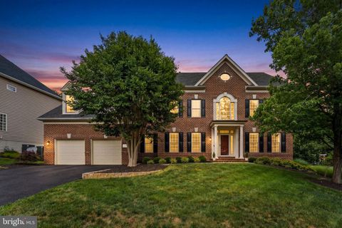 Homes For Sale - 18510 Barton Place<br/> LEESBURG, VA 20176